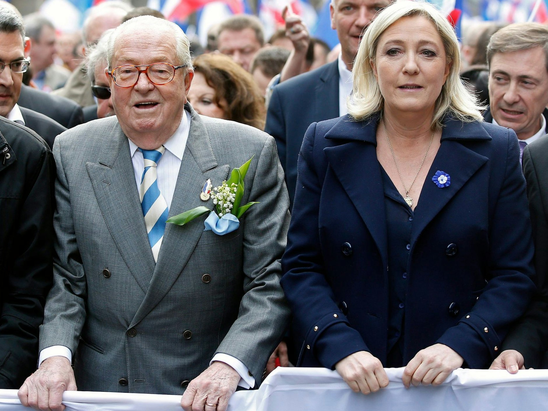 Jean-Marie Le Pen (vorne links) mit seiner Tochter und Nachfolgerin Marine Le Pen. 