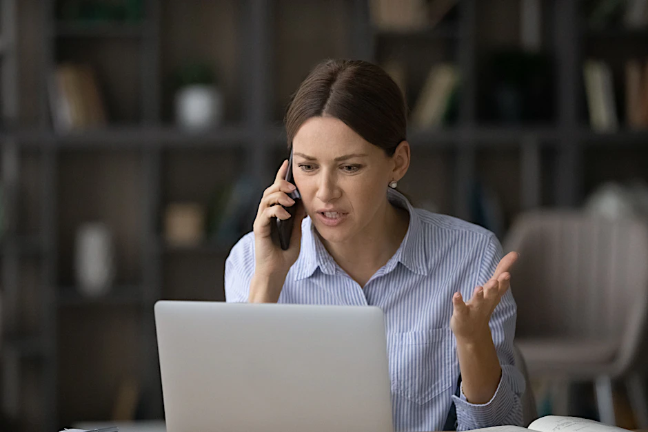 Kommt man per Hotline nicht weiter, lässt einen der Kundenservice eines Unternehmens im Stich, sollte man sich per Brief beschweren, um seine Rechte durchzusetzen.