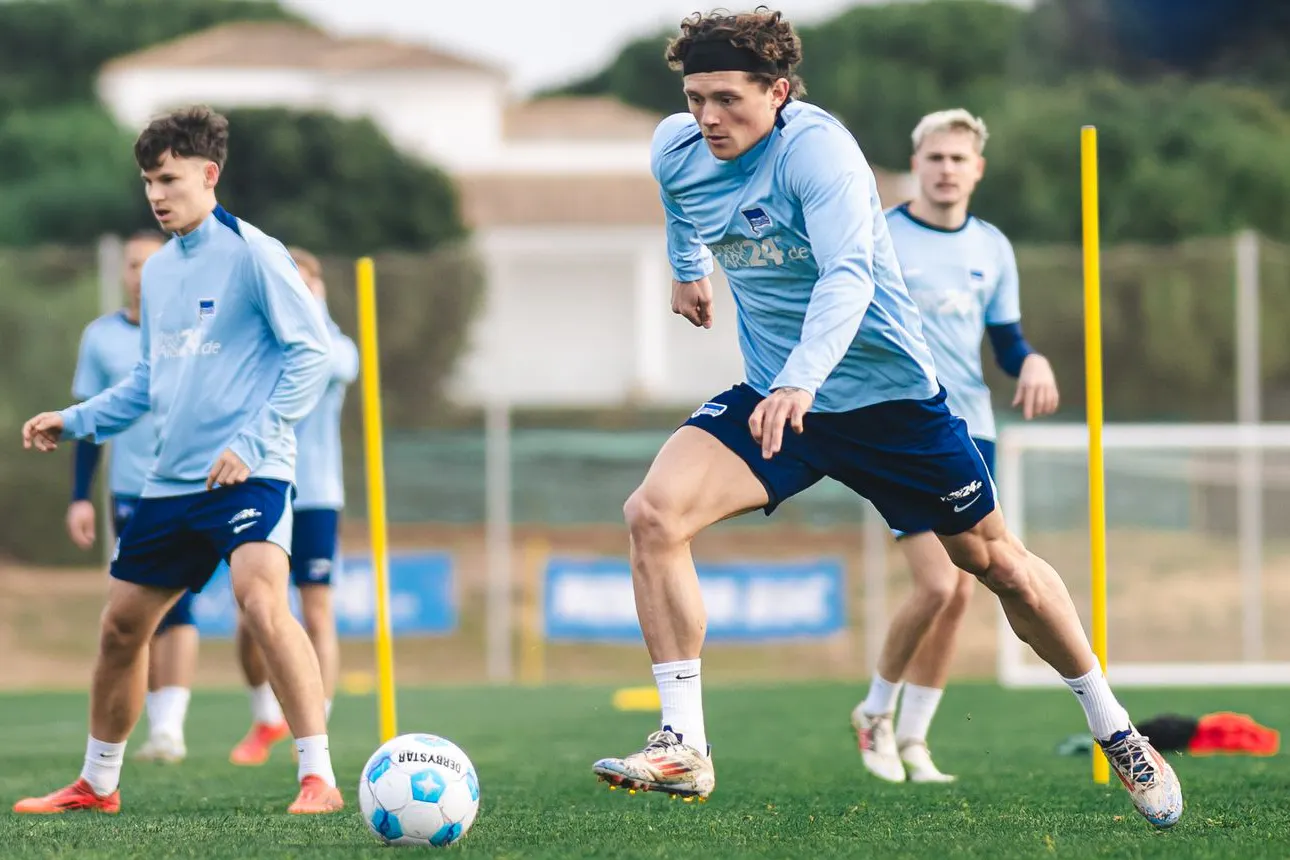 Das sieht doch schon ganz gut aus: Fabian Reese arbeitet in Herthas Trainingslager in Spanien auch mit dem Ball.