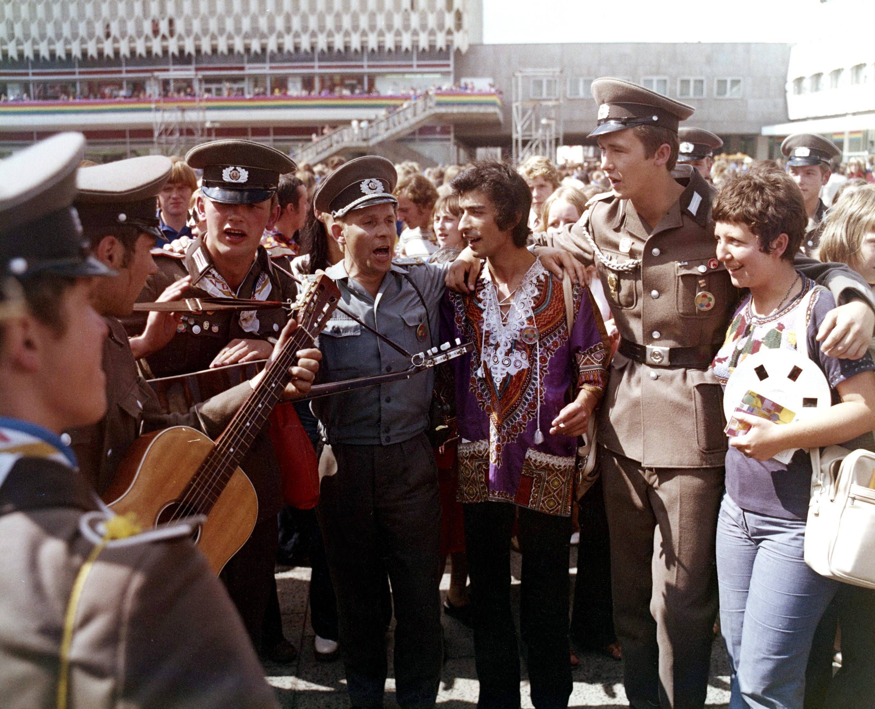 Image - Mit der Gitarre in die Kaserne: Was verraten Soldatenlieder über ihre Armeen?