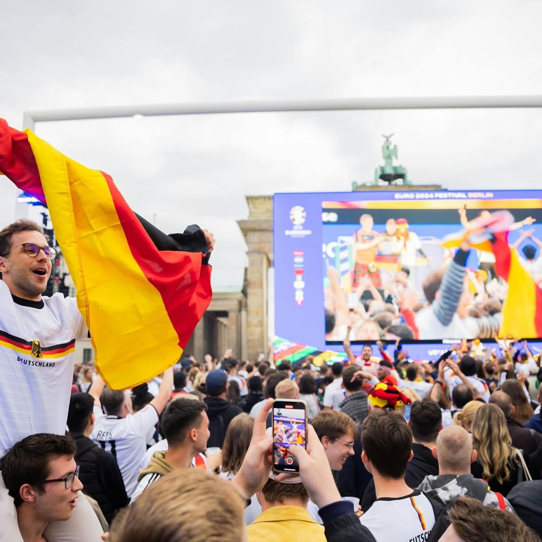 Image - Neue DFB-Doku: Bilder zeigen Jubel, Trubel, Heiterkeit statt Selbstzerstörung