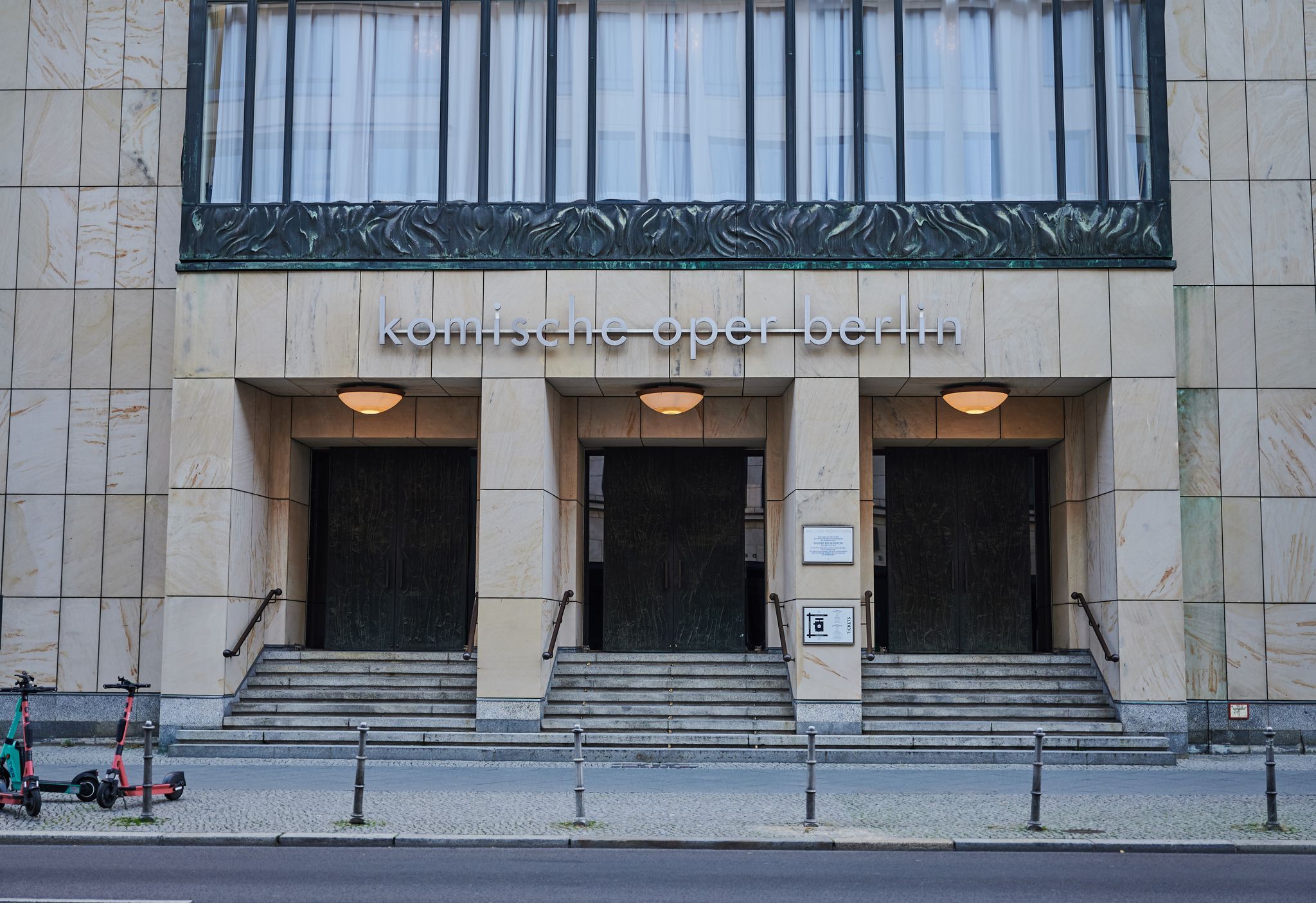 Komische Oper streicht geplante Produktion Mein Freund Bunbury: Sparpläne des Senats