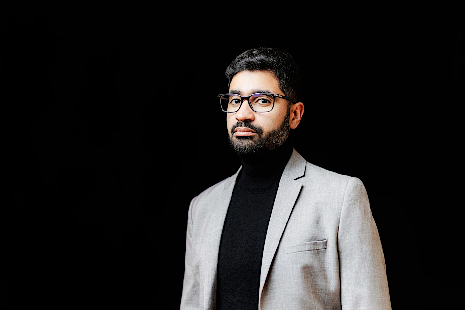 Ist berlinerisch immer schlecht gelaunt, wenn er durch die Stadt fährt: Mohamed Amjahid
