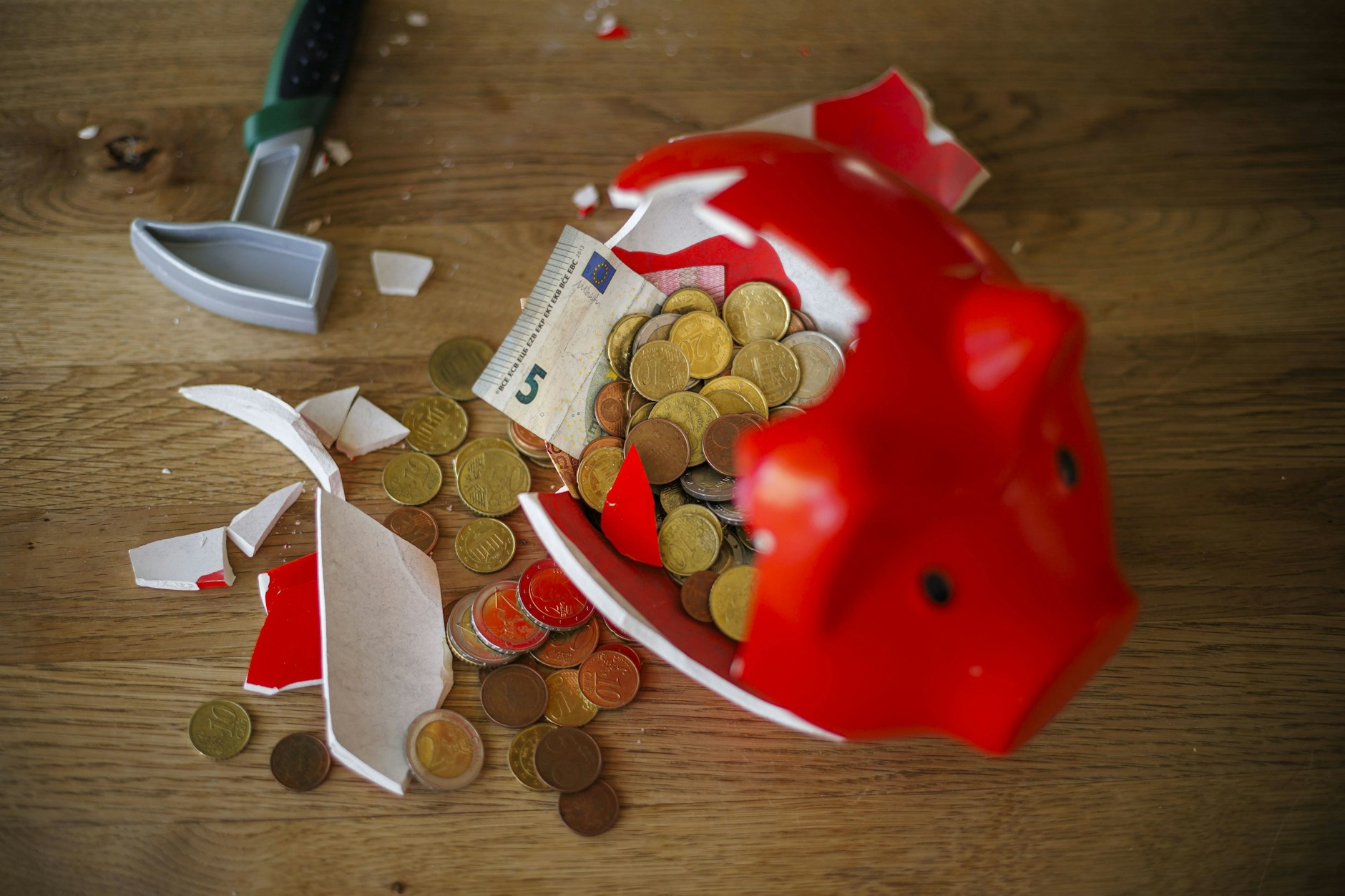 Mit einem einfachen Trick können Sie im Jahr 2025 rund 1000 Euro sparen - ohne es zu merken!