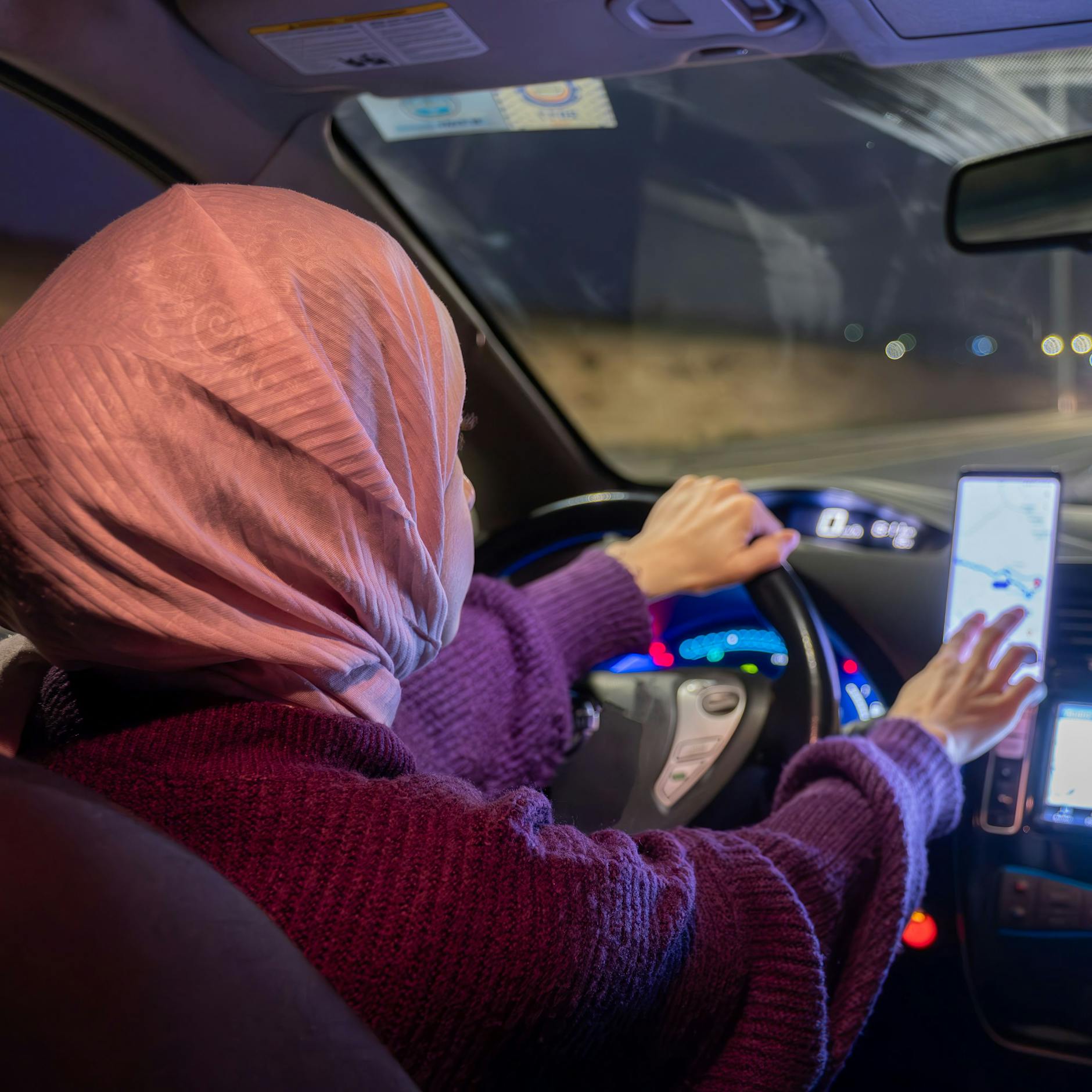 Quengel-Muslimin verklagt Berlin – weil sie nicht mit Schleier Auto fahren darf