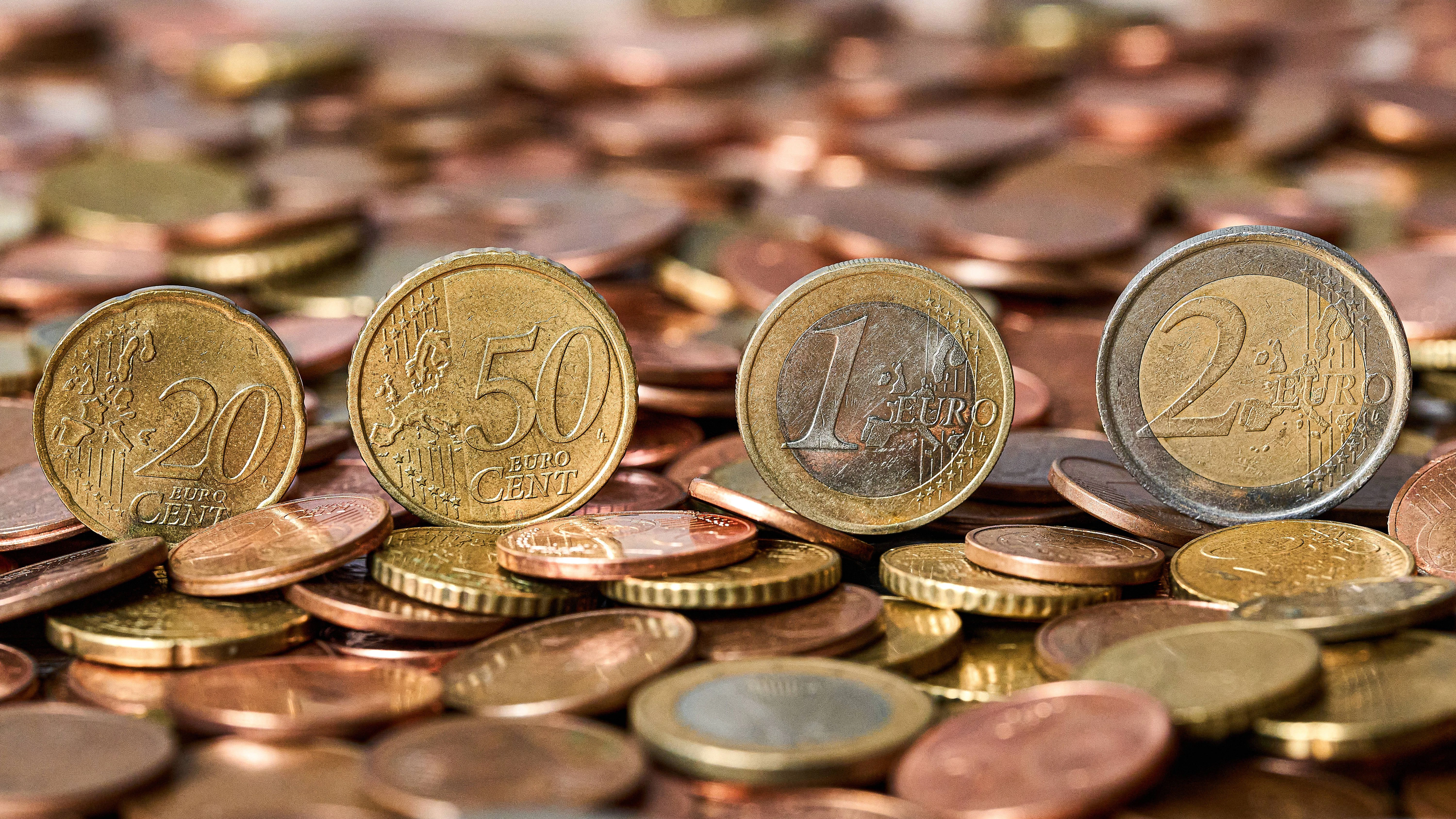 Kleinvieh macht auch Mist - dieser Spruch passt für den Kalenderblatt-Trick beim Sparen einfach perfekt. Denn: 2 Euro am Tag merkt man kaum, am Ende kommt aber ein stattliches Sümmchen zusammen.