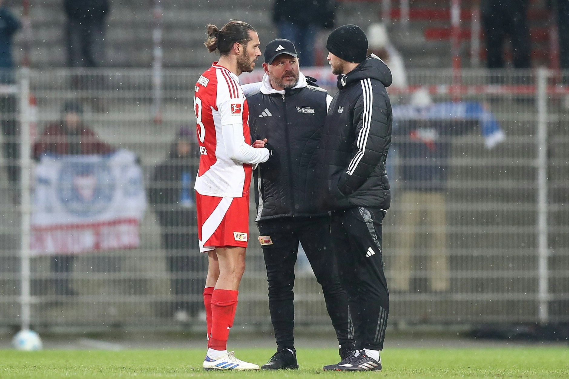 Unter Trainer Steffen Baumgart herrscht ein anderer Ton beim 1. FC Union. Trimmel sieht im Personenkult um Baumgart einen Vorteil für die Spieler.