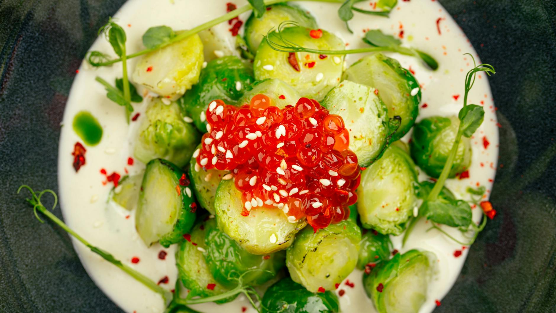 Probieren Sie das Rezept für Rosenkohl in Frischkäse-Senfsauce gleich mal aus.