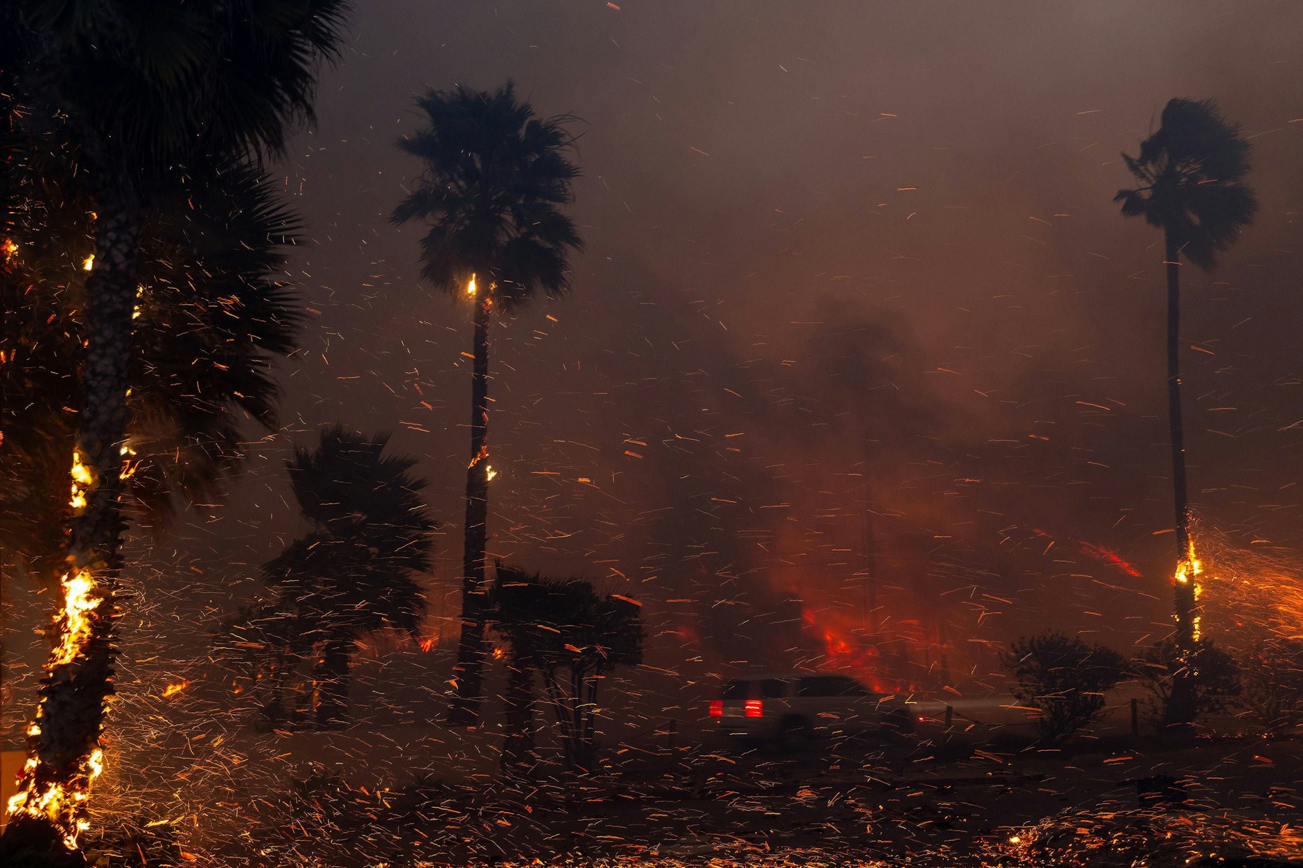 Los Angeles wird von einer großes Feuerwalze bedroht.