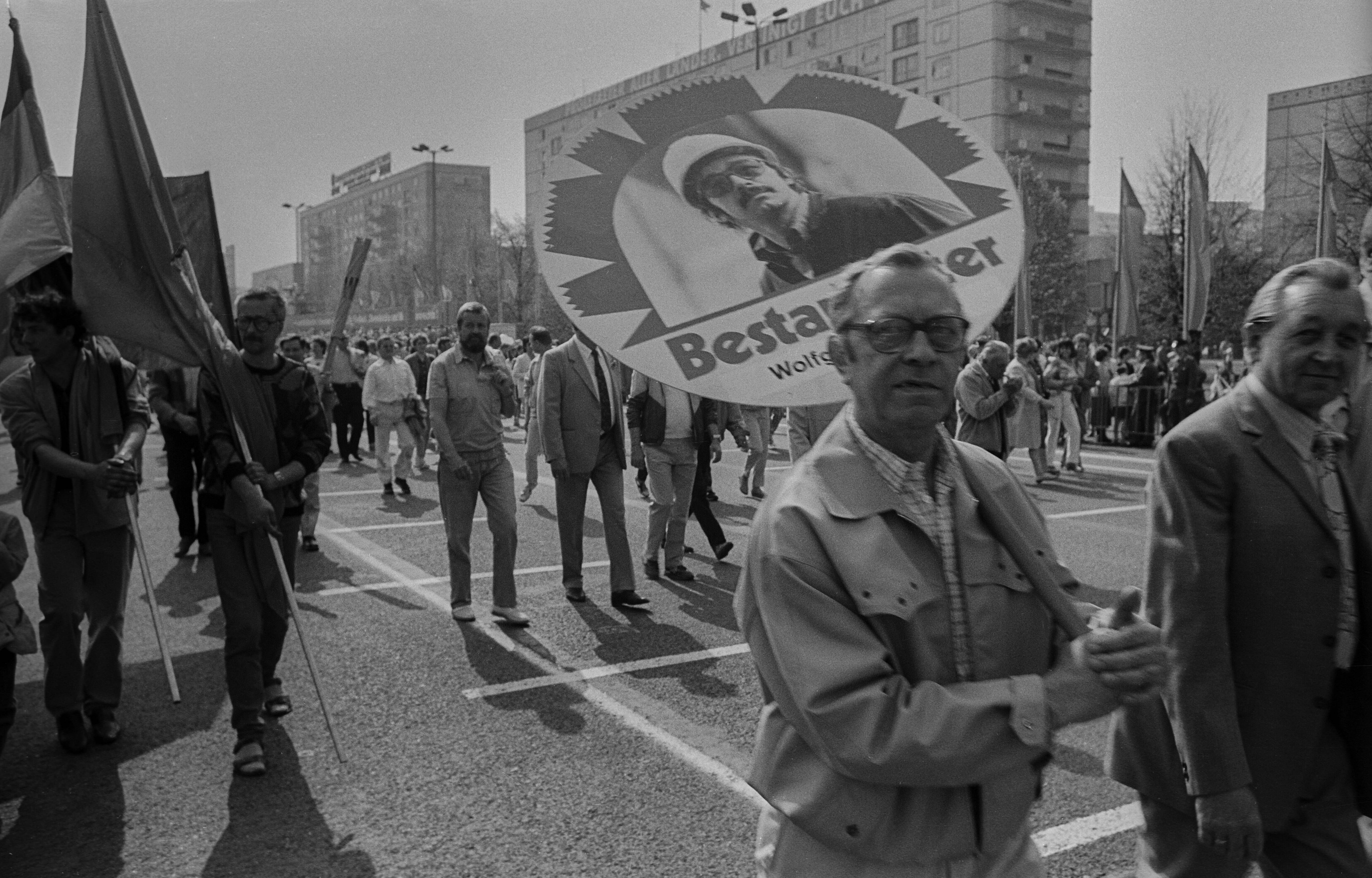 Image - Man will uns Feiertage wegnehmen – das ist ja wie in der DDR!