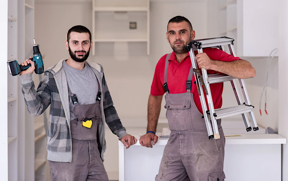 Eine neue Küche wird installiert. Da hat man die Handwerker einige Stunden im Haus.