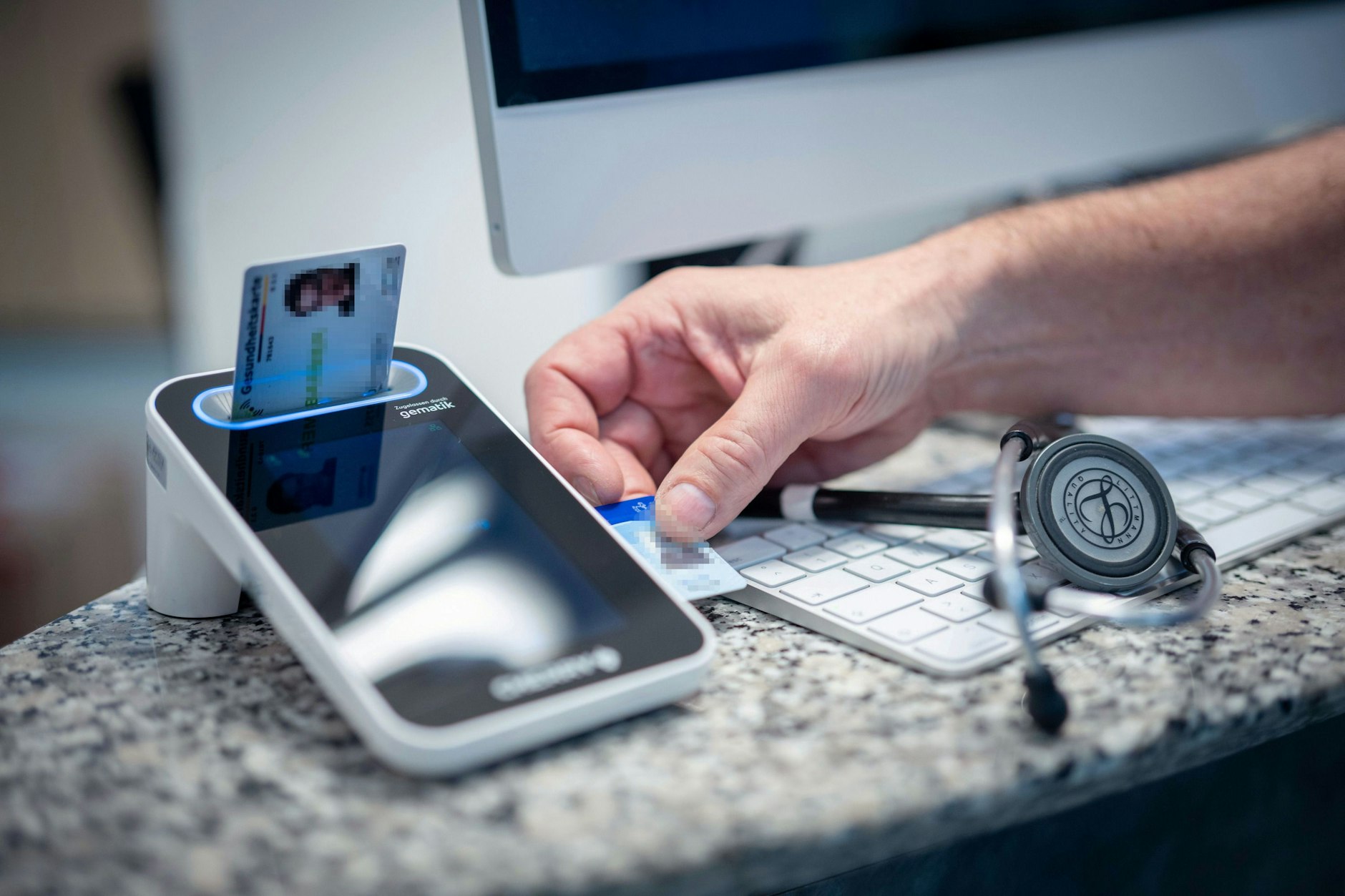 Für die elektronische Patientenakte wird eine App benötigt. Sie kann je nach Krankenkasse unterschiedlich aussehen.