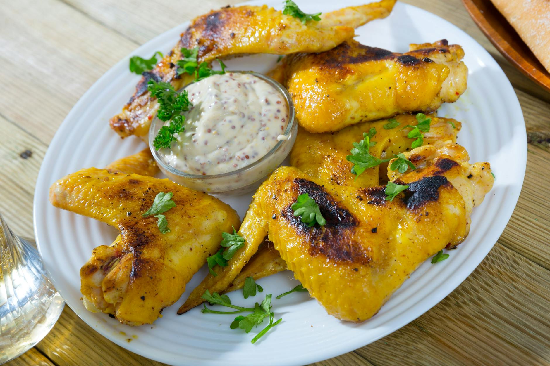 Das Brathähnchen nach Feinschmeckerart mit Teufelssoße nach einem Rezept von DDR-TV-Koch Kurt Drummer.