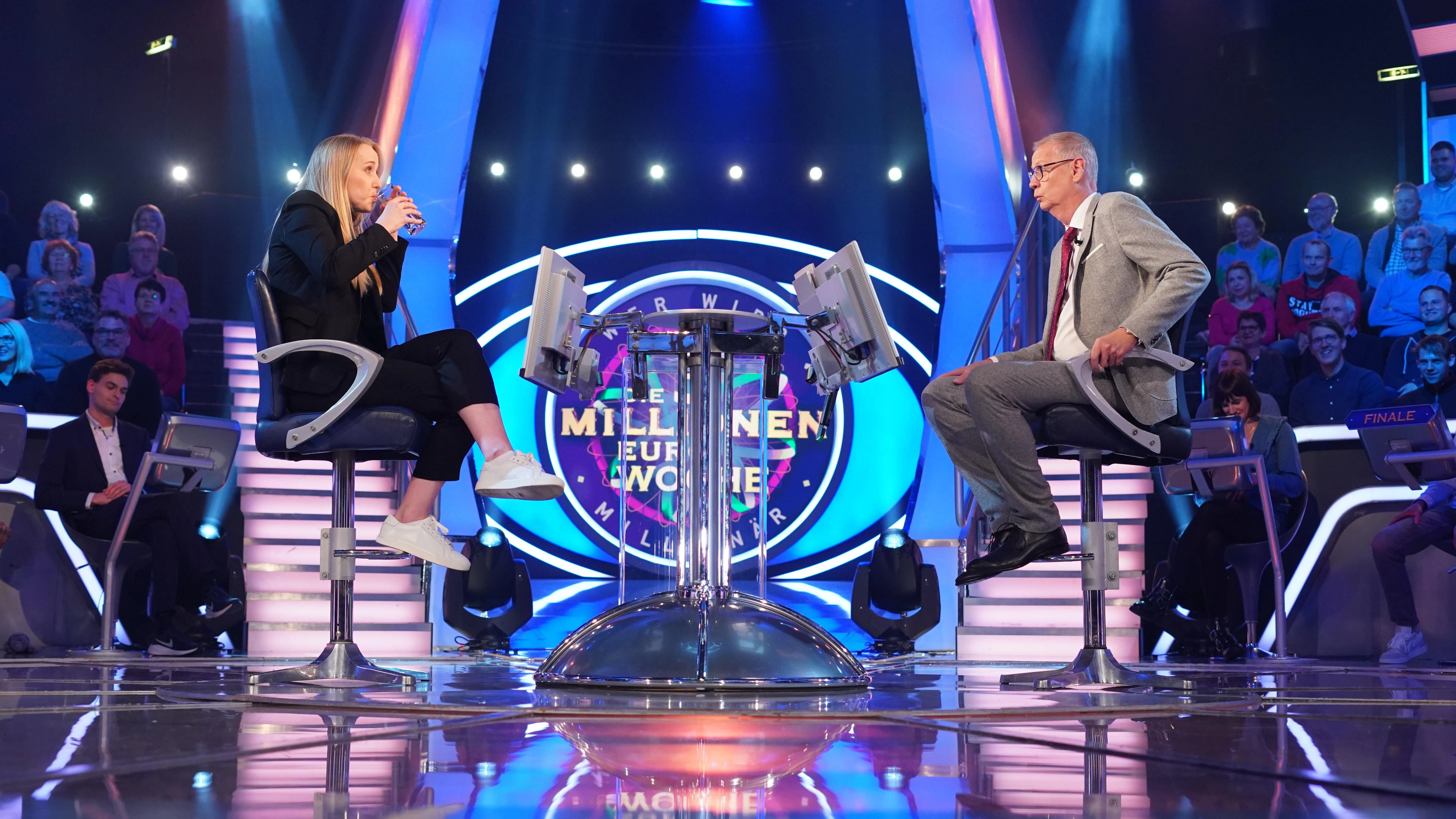 Paula Menold und Günther Jauch im Studio von „Wer wird Millionär?“