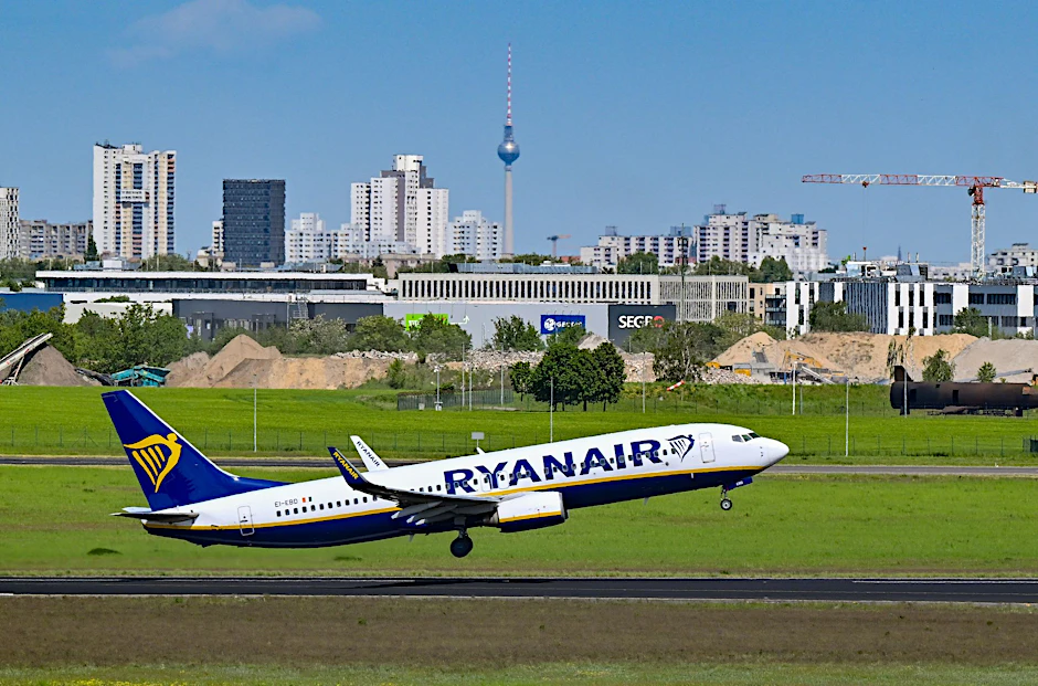 Start am BER: Ein Flugzeug der irischen Fluggesellschaft Ryanair hebt am Hauptstadt-Flughafen in Schönefeld ab. Die Airline hat am BER einen Marktanteil von rund 20 Prozent – Platz zwei.