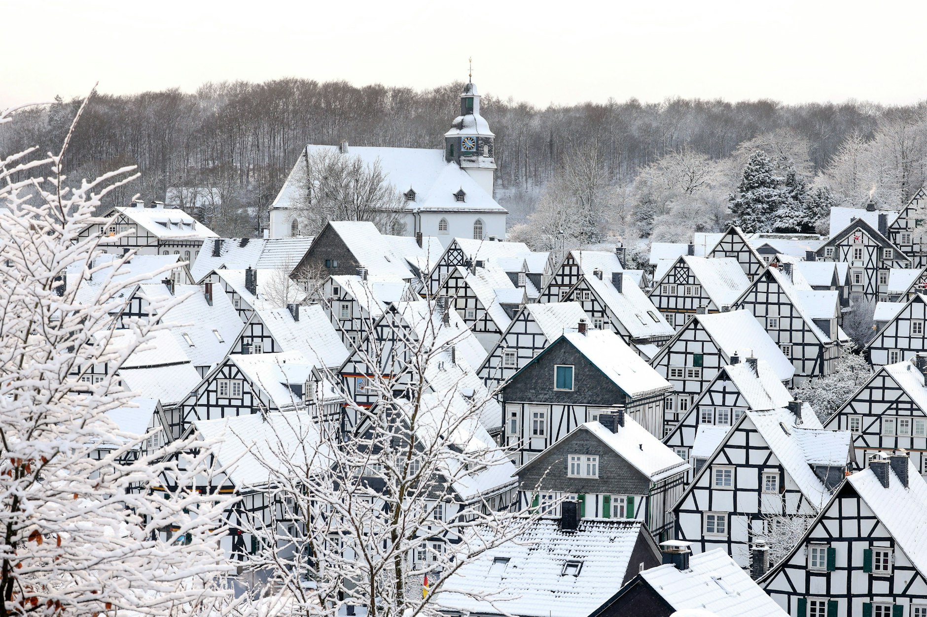 Am Nachmittag kam es im Siegerland (NRW) zu Starkschneefall. 