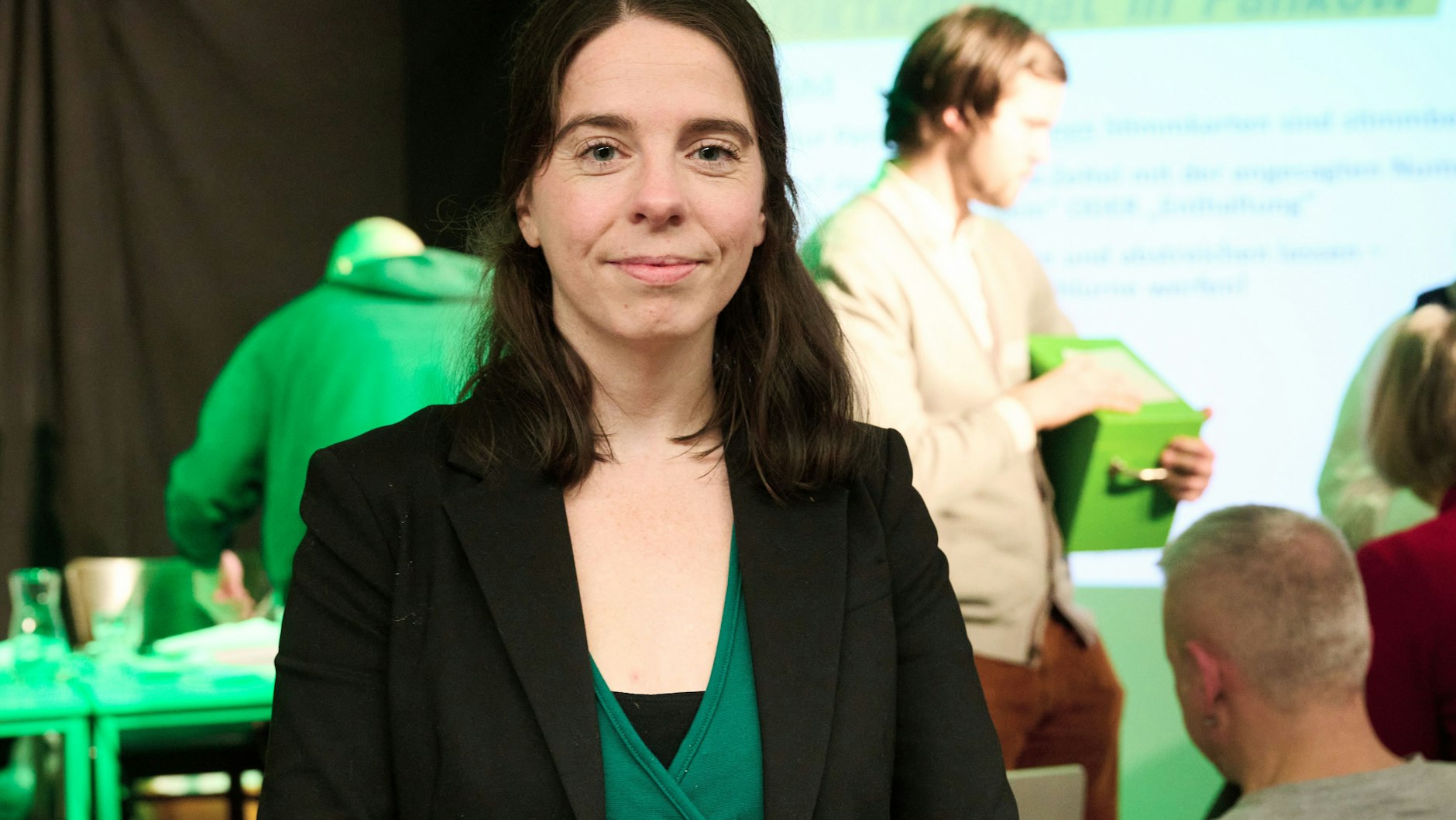 Julia Schneider (Grüne) gewann die erneute Wahl zur Direktkandidatin im Kreisverband Berlin-Pankow gegen den bisherigen Direktkandidaten und Bundestagsabgeordneten Stefan Gelbhaar.