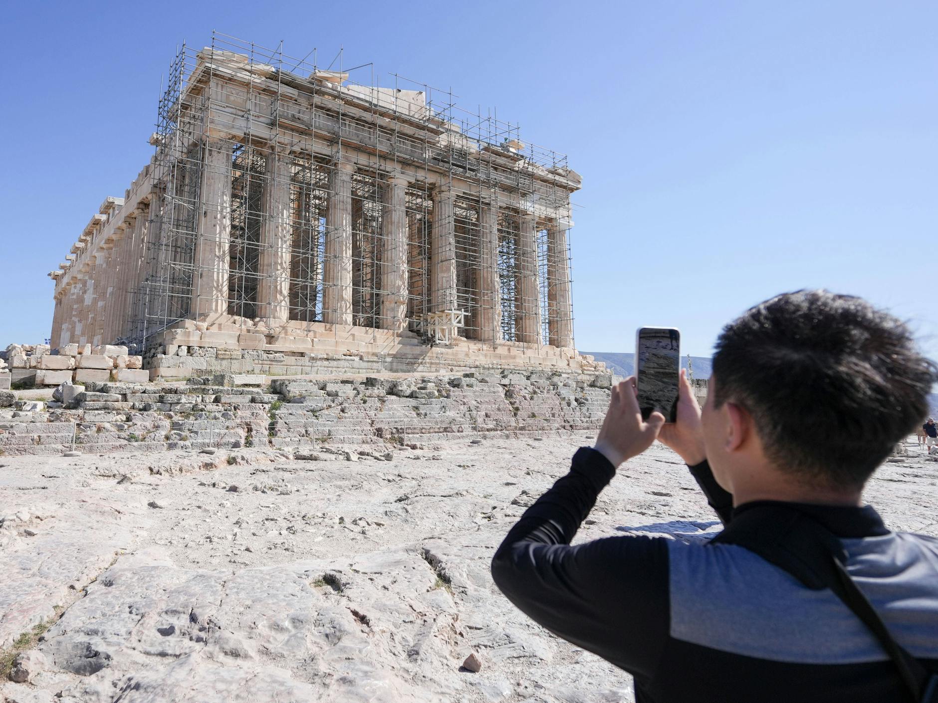 Die griechische Akropolis ist ein echter Touristen-Magnet - wie auch das Brandenburger Tor, das von den Propyläen in Athen inspiriert wurde.