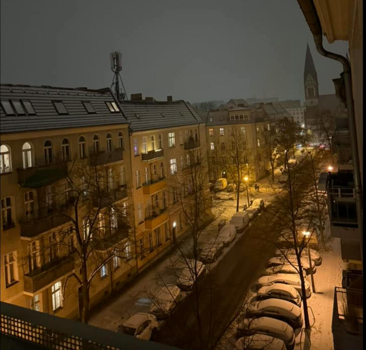 Verschneite Straßen und zauberhafte Winterstimmung.