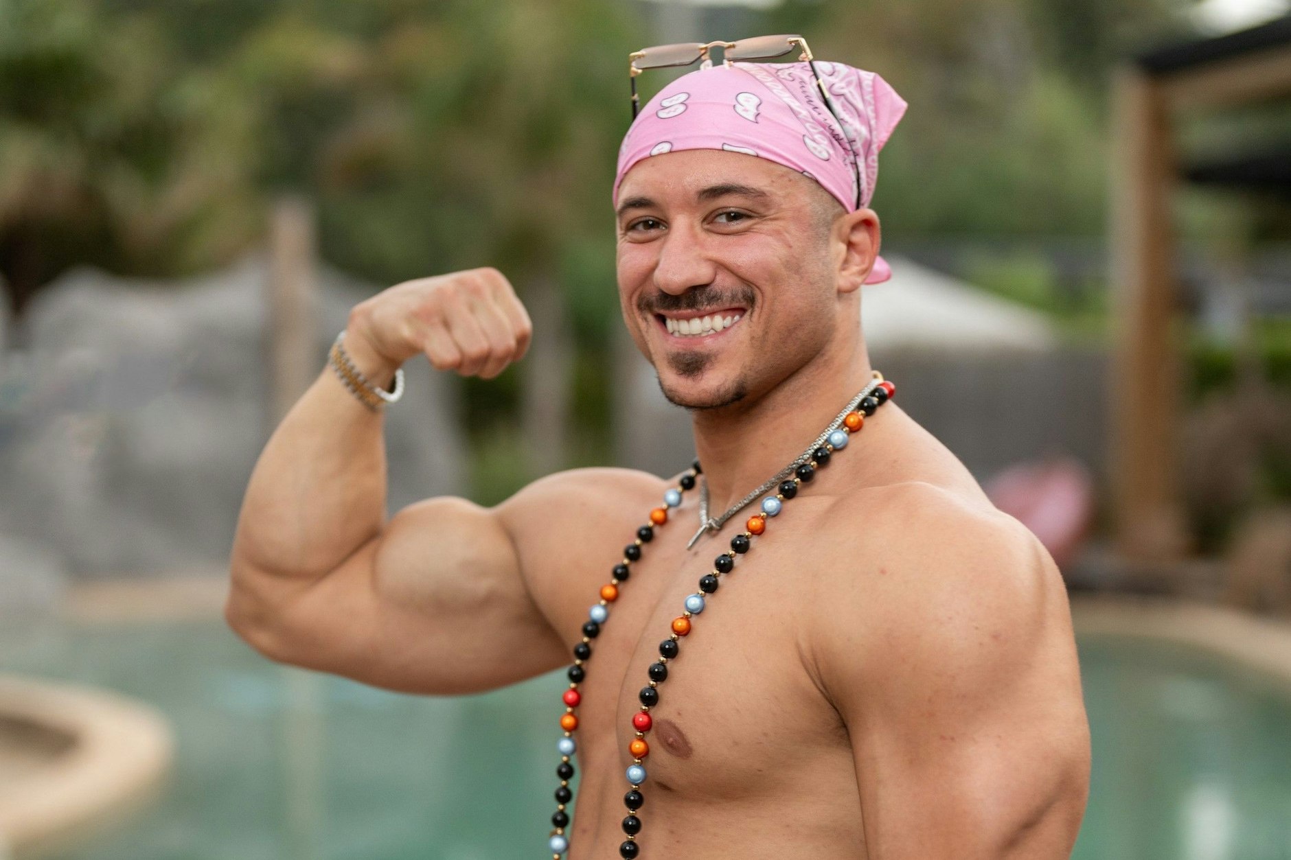 Ozan wird bei Germany Shore übergriffig.