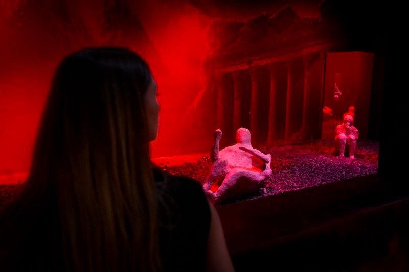 Im Jahr 79 nach Christus vernichtete der Vesuv an nur einem einzigen Tag Pompeji. Die Stadt am Golf von Neapel wurde unter Schlamm und Asche begraben und erst 1.700 Jahre später von Archäologen gefunden. Es war eine der größten Naturkatastrophen der Antike.