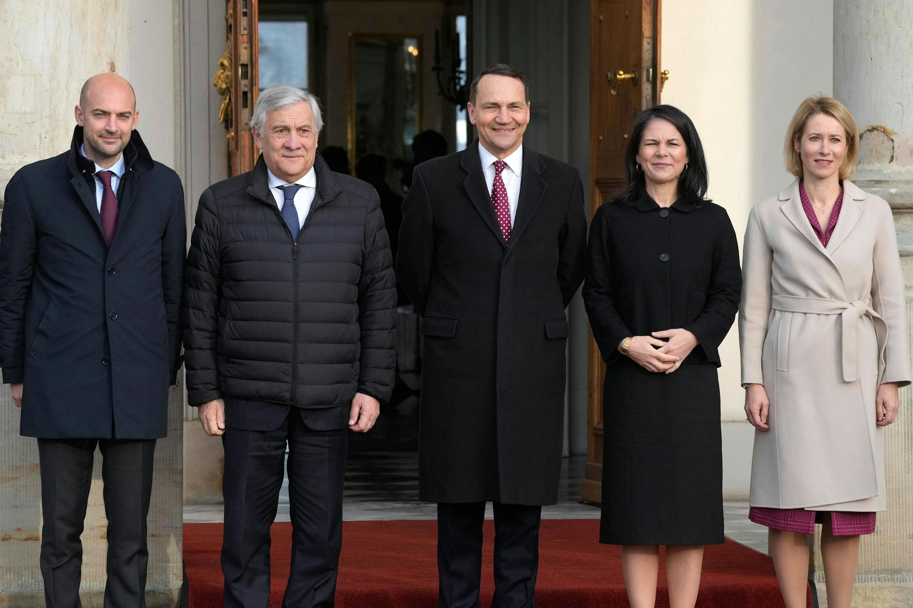 Jean-Noël Barrot (v.l.n.r.), Antonio Tajani, Radosław Sikorski, Annalena Baerbock und Kaja Kallas bei einem Treffen der europäischen Außenminister