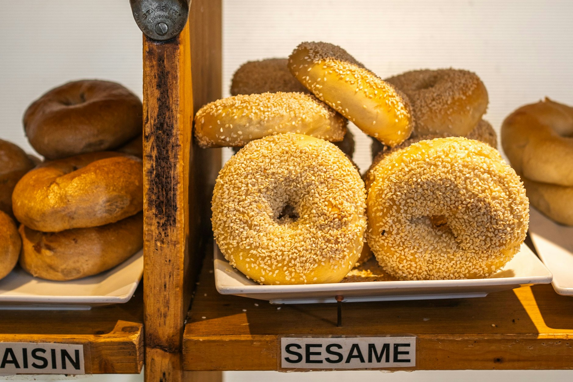 Reinbeißen und glücklich sein: Sesambagel, die halten, was ihr Äußeres verspricht.