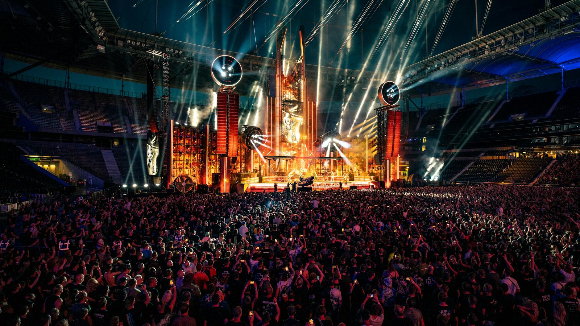Fünf Jahre lang tourten Rammstein mit der Mega-Bühne durch die Welt, 2024 wurde die Stadion-Tour offiziell für beendet erklärt.