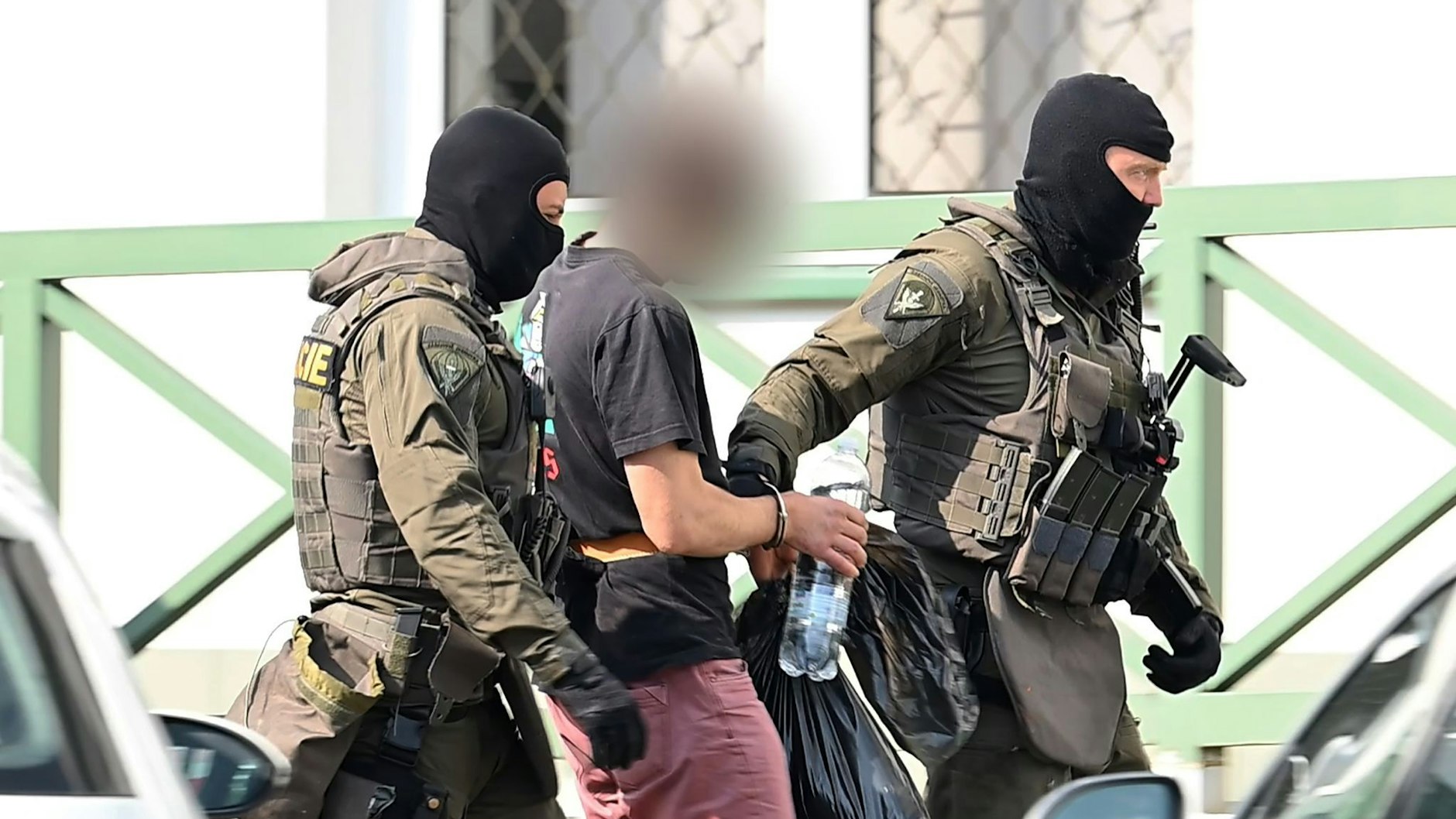 Der Tatverdächtige wurde aus der Tschechischen Republik nach Sachsen ausgeliefert. Der Moldawier kommt jetzt vor Gericht.