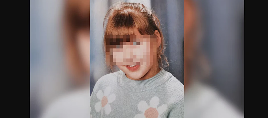Kerzen stehen im Sommer 2024 zum Gedenken an die getötete Valeriia auf dem Obermarkt in Döbeln. Im vergangenen Jahr hatte der Mord an dem Mädchen für Entsetzen gesorgt.