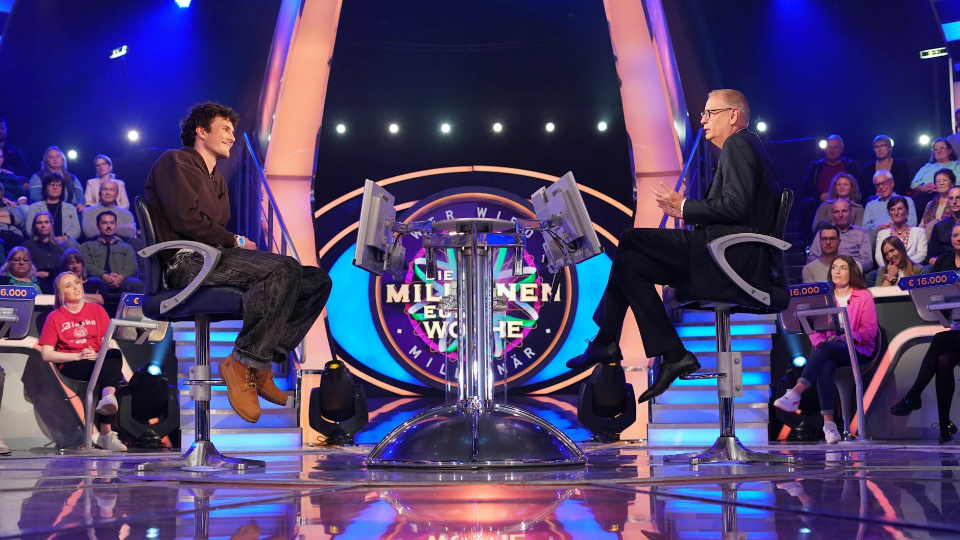 Julius Croonen mit Günther Jauch im Studio von „Wer wird Millionär?“.