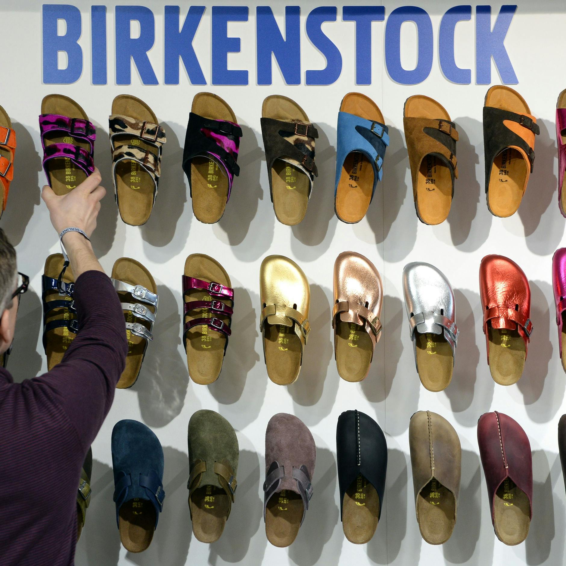 Image - Von Birkenstock bis Affenselfie – die kuriosesten Streits um Urheberrecht