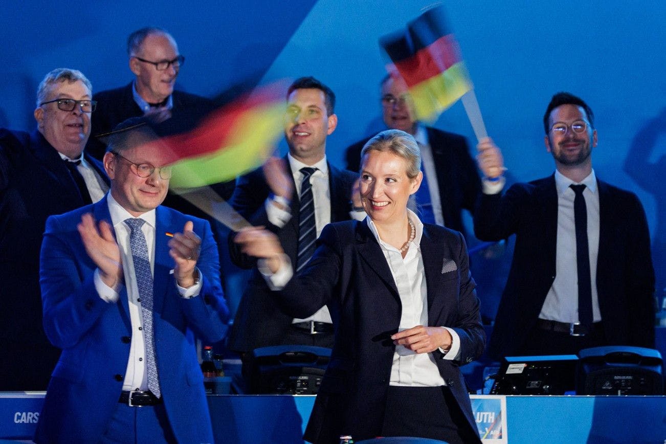 Mit Deutschlandfahnen und Applaus: Alice Weidel wurde auf dem AfD-Parteitag in Riesa zur Kanzlerkandidatin ihrer Partei gewählt.