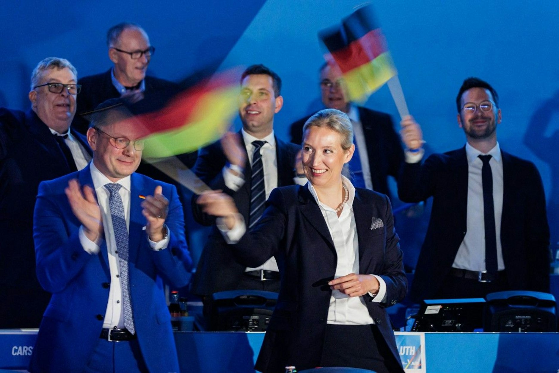 Mit Deutschlandfahnen und Applaus: Alice Weidel wurde auf dem AfD-Parteitag in Riesa zur Kanzlerkandidatin ihrer Partei gewählt.