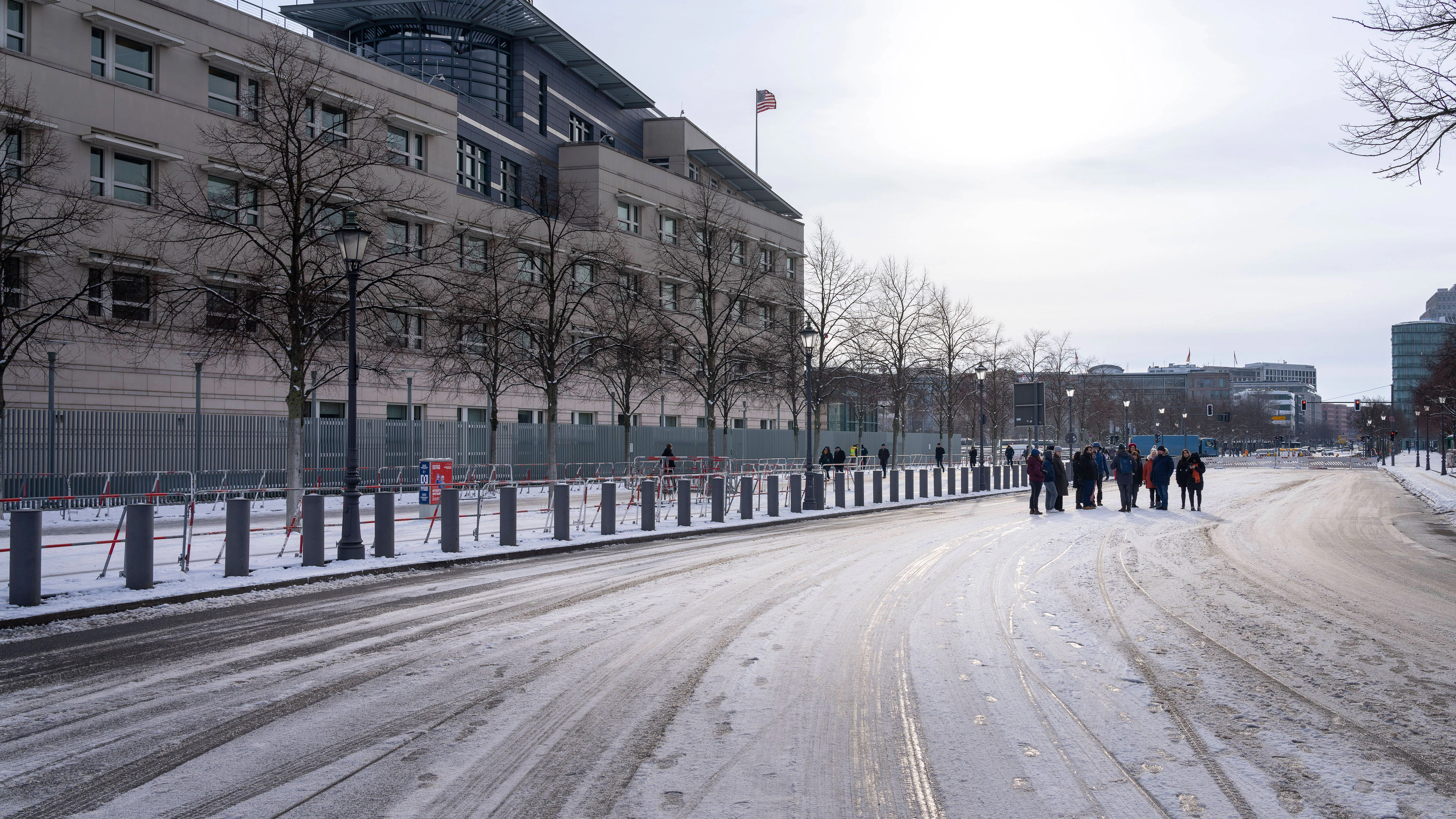 Auch auf Berlins Straßen kann es gefährlich glatt werden.