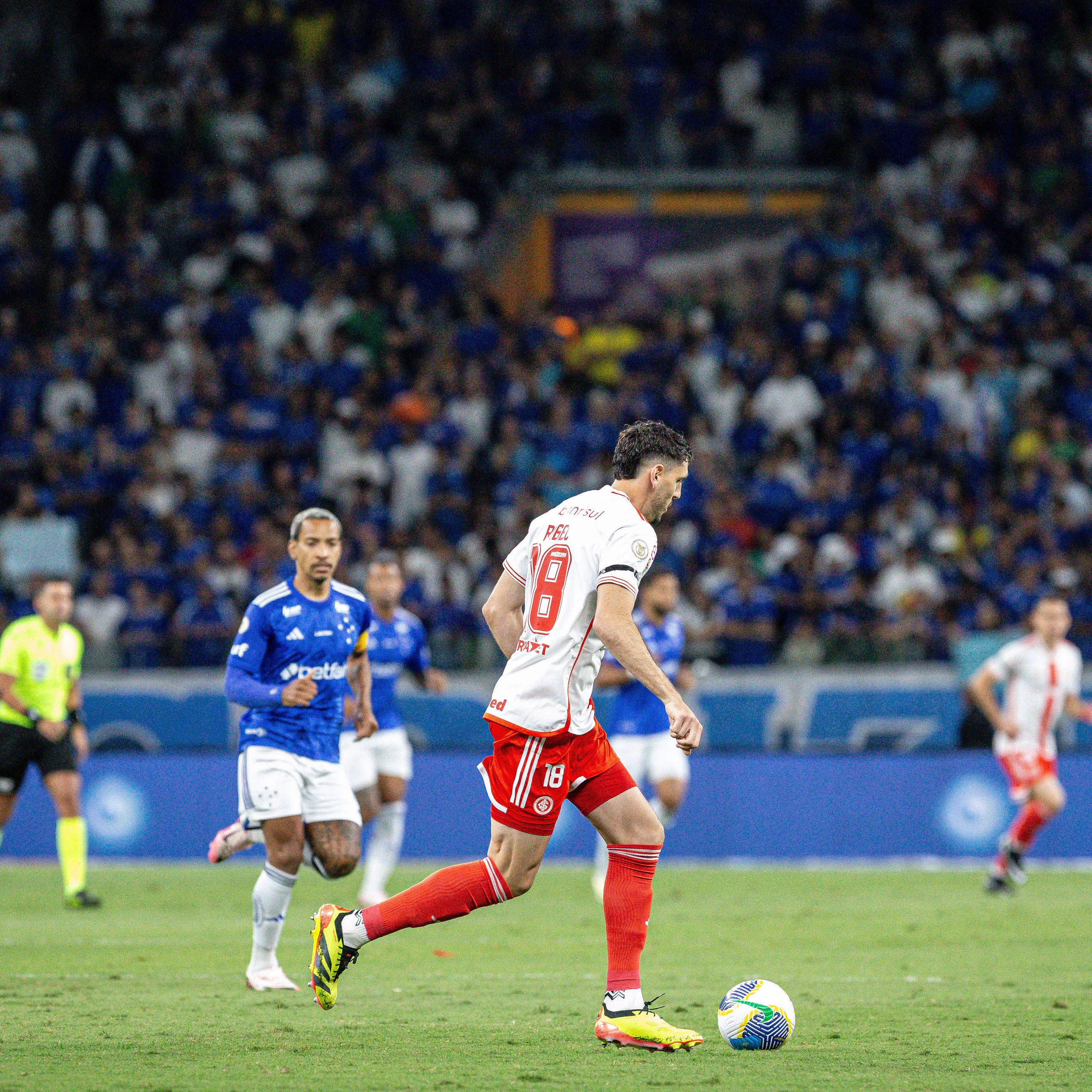 Wie lange trägt Agustin Rogel noch das Trikot vom SC Internacional?