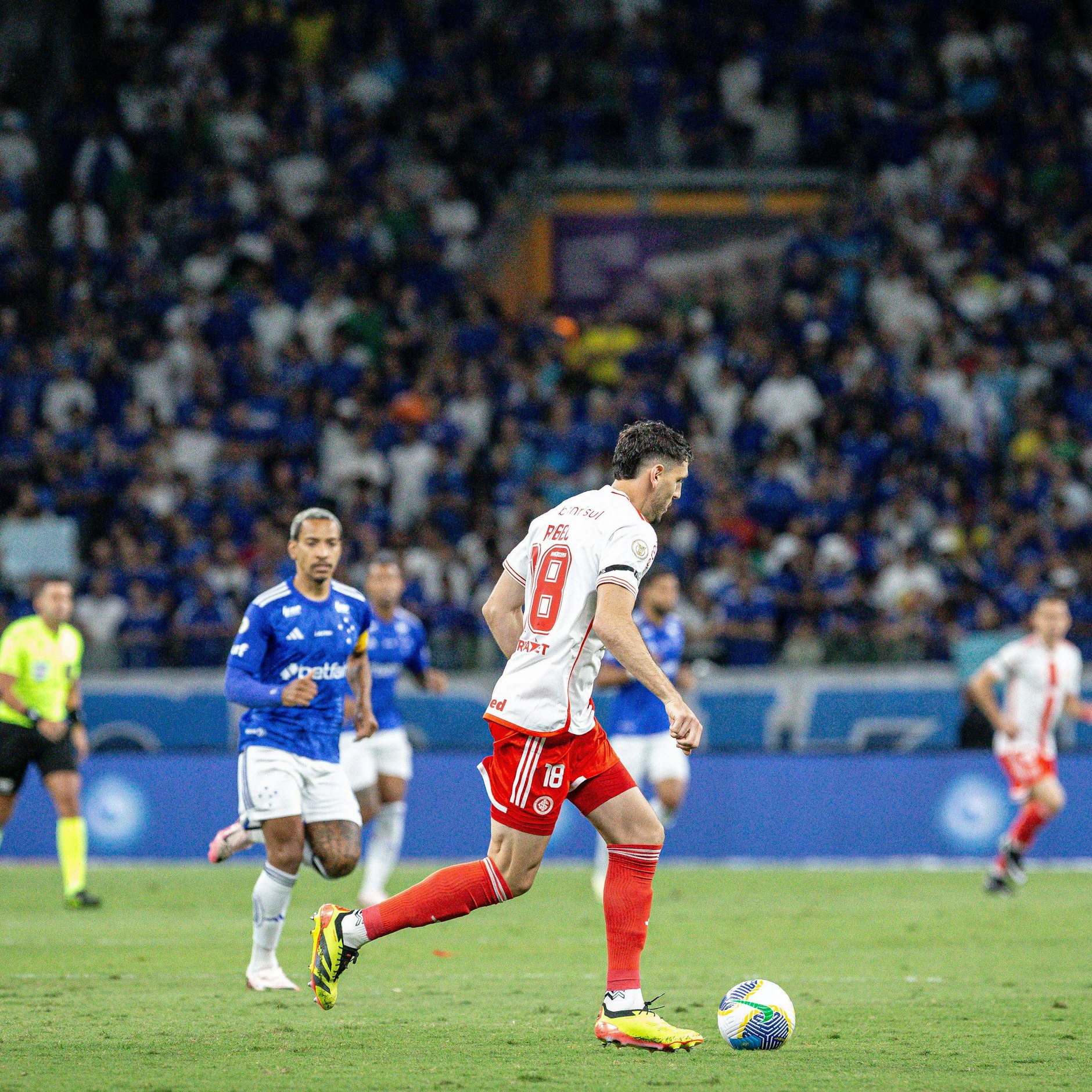Wie lange trägt Agustin Rogel noch das Trikot vom SC Internacional?