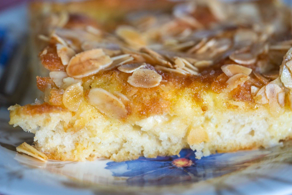 Rezept für saftigen Zucker-Butterkuchen: Omas Thüringer Blechkuchen