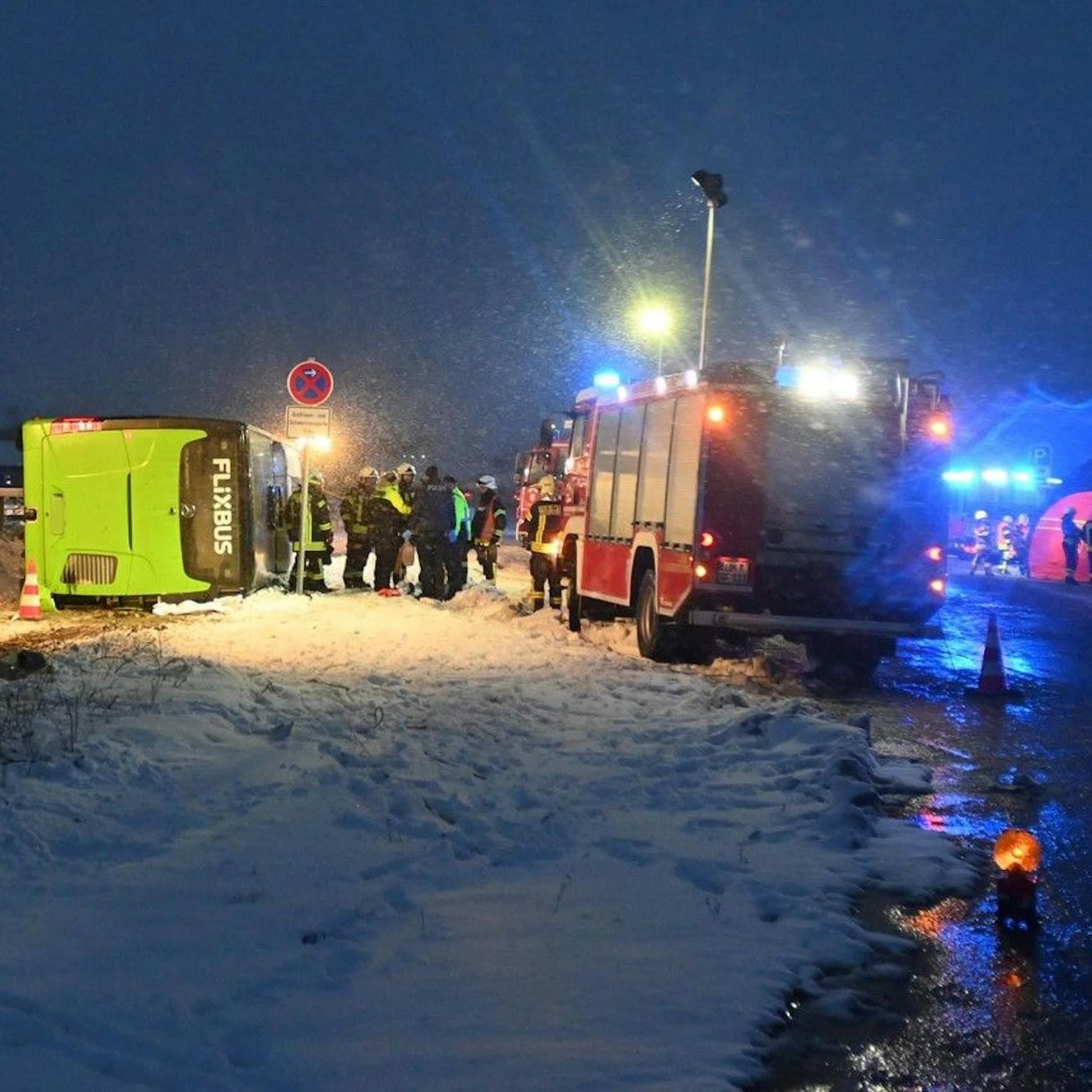 Image - Flixbus-Unfall in Brandenburg: Zwei Tote und viele Verletzte auf Autobahn 11