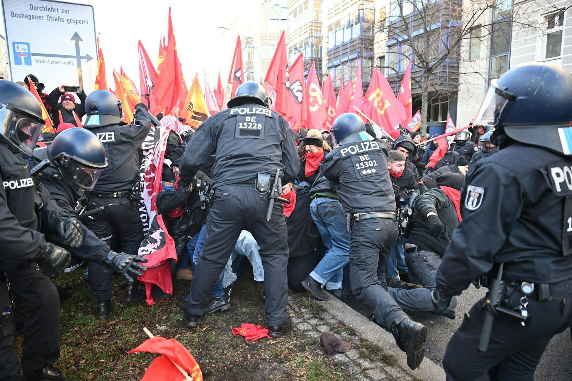 In Friedrichshain gerieten Polizei und Demonstranten aneinander.