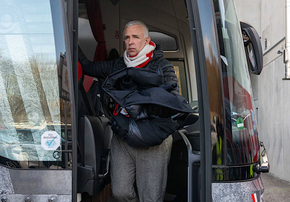 Dirk Zingler (60) reiste mit nach Heidenheim. Der Präsident des 1. FC Union ließ vor der Partie wegen des DFB-Urteils ordentlich Dampf ab.