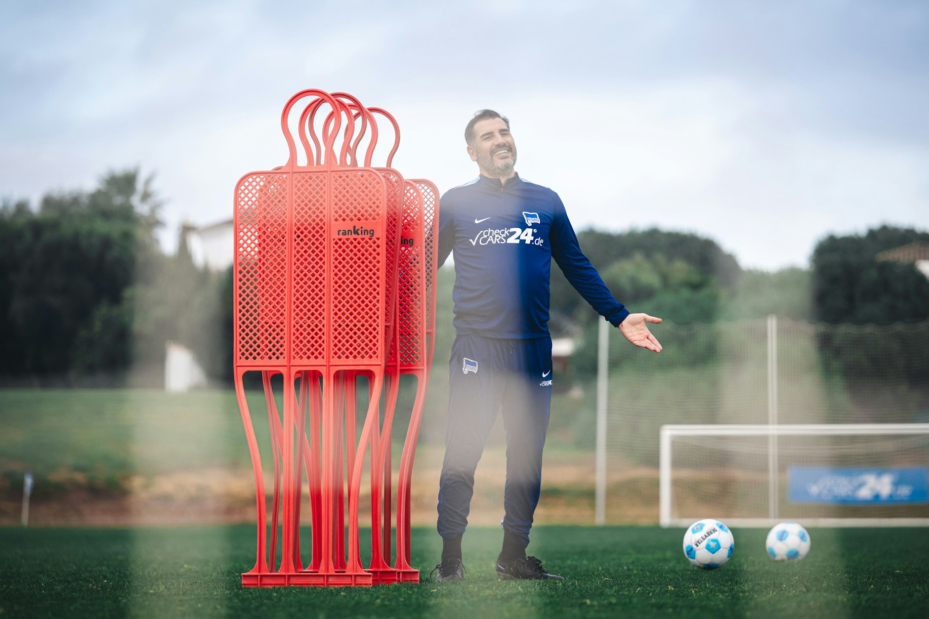 Herthas Trainer Cristian Fiel kann wieder gute Laune haben. Fast alle verletzten Spieler aus der Hinrunde sind zurück