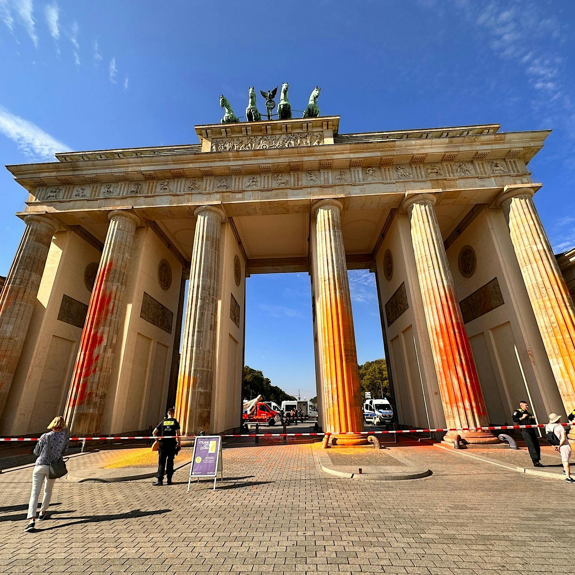 Brandenburger Tor mit Farbe besprüht: Freispruch für Klima-Aktivistin der Letzten Generation