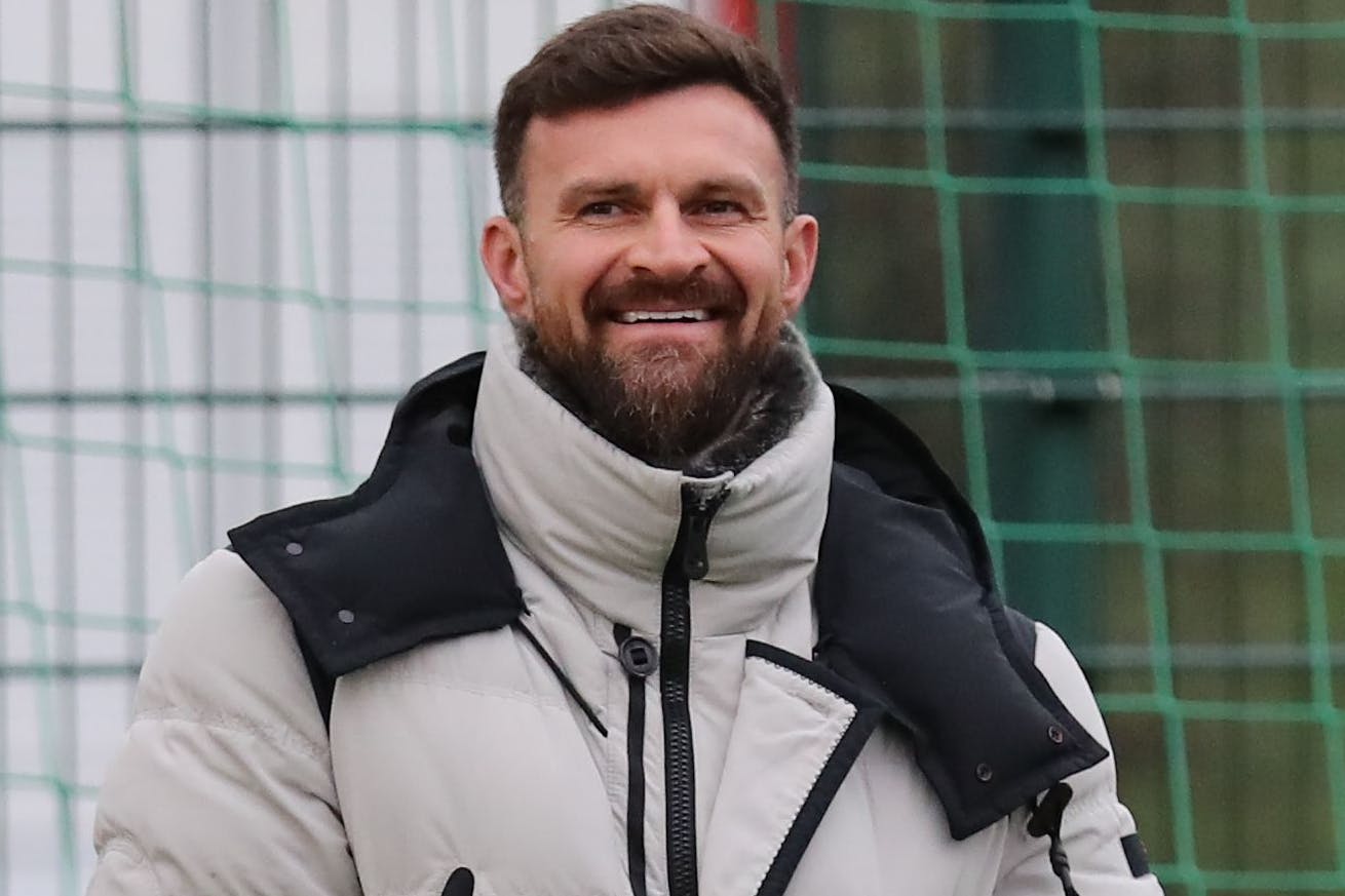 Man sieht’s: Enis Alushi fühlt sich nach einer Woche als Geschäftsführer Sport beim BFC Dynamo pudelwohl.