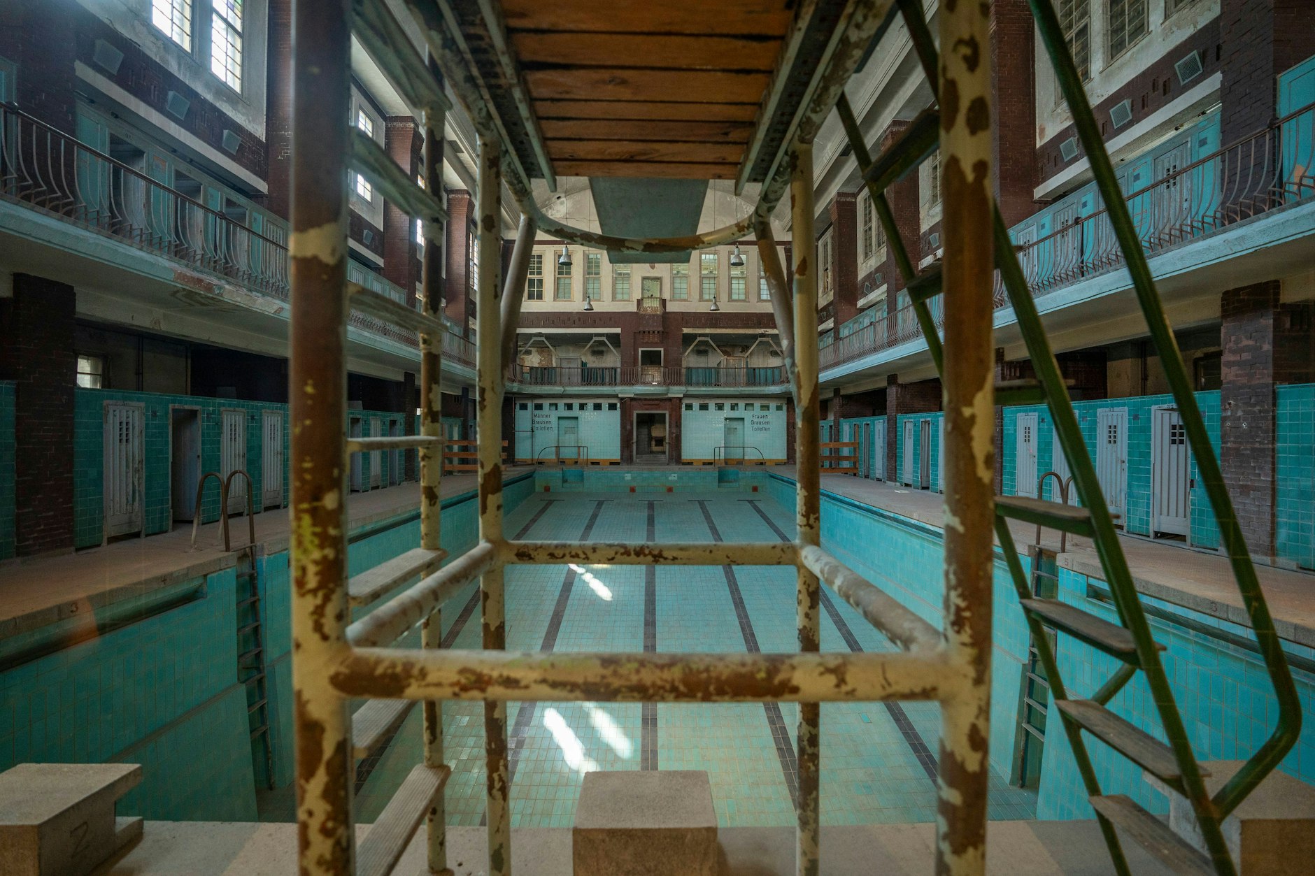 Das unter Denkmalschutz stehende Stadtbad Lichtenberg. Hier geht's immer noch nicht voran.
