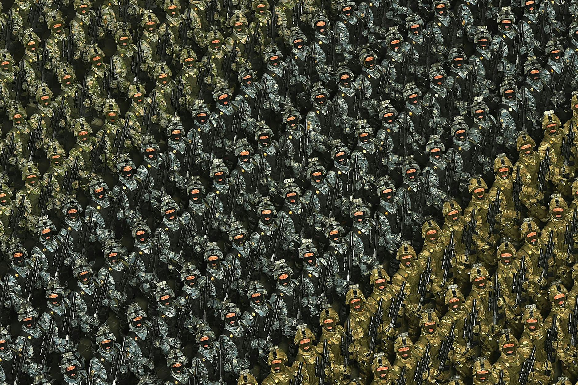 Nordkoreanische Soldaten während einer Militärparade. Die USA und Südkorea behaupten, Tausende Nordkoreaner befänden sich in Osteuropa, um gegen die Ukraine zu kämpfen.