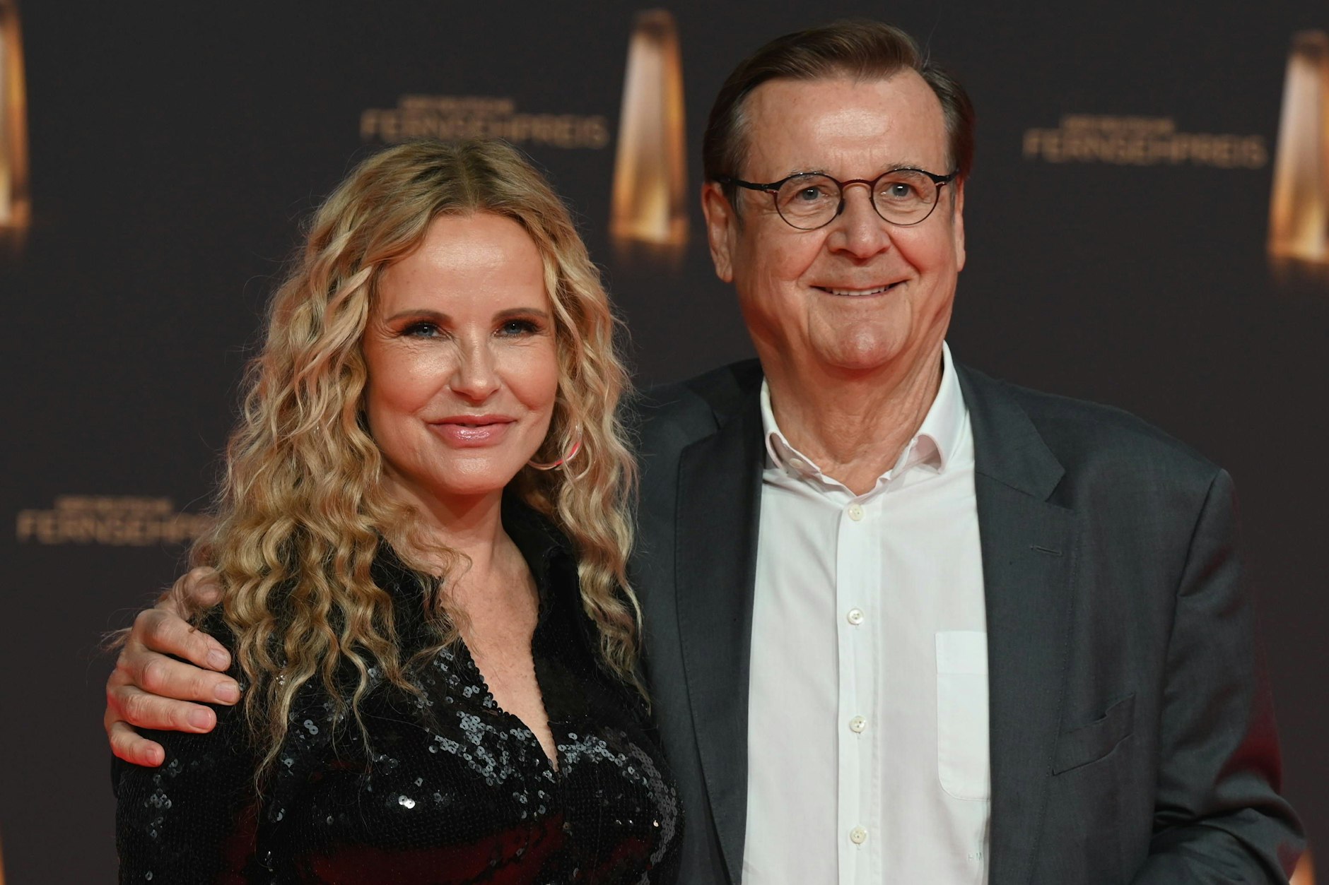 Katja Burkard ist mit dem ehemaligen RTL-Chefredakteur Hans Mahr verheiratet - sie gaben sich 1998 das Ja-Wort.