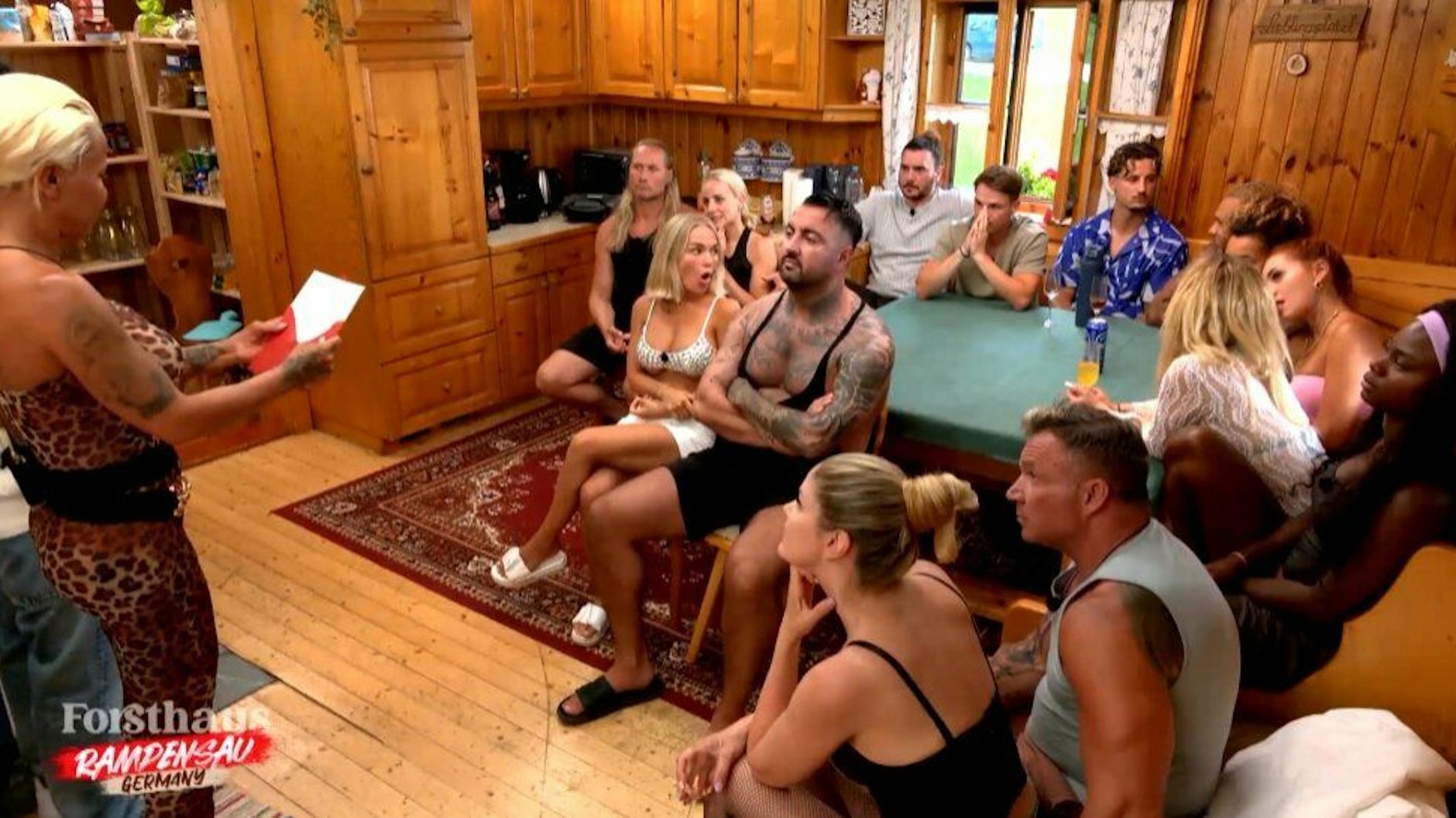 Die Stimmung im „Forsthaus Rampensau“ ist angespannt.