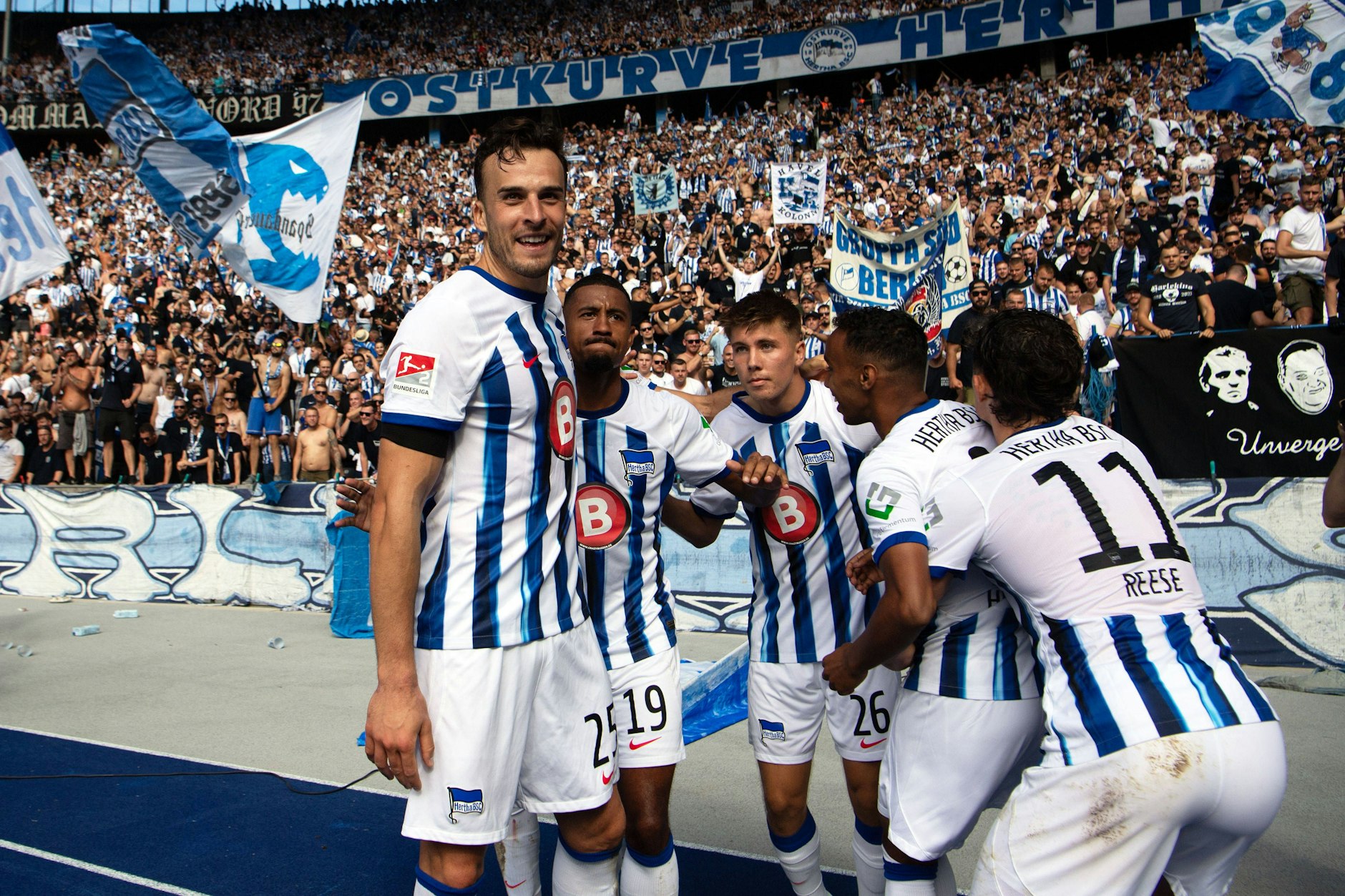 Das waren noch Zeiten: Stürmer Haris Tabakovic (l.) ließ die Ostkurve regelmäßig beben. Der an Hoffenheim verkaufte Bosnier erzielte vergangene Saison 22 Treffer.