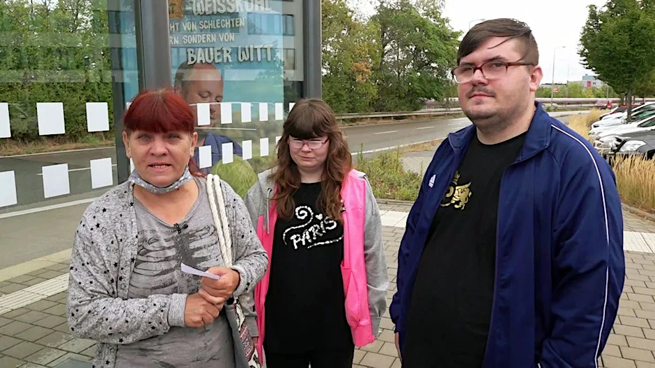 Petra, Pascal und Selina gehören seit Jahren zu den Stars aus „Hartz und herzlich“. Doch sie haben auch Feinde: Laut Petra wurde jetzt Pascal im Netz für tot erklärt.